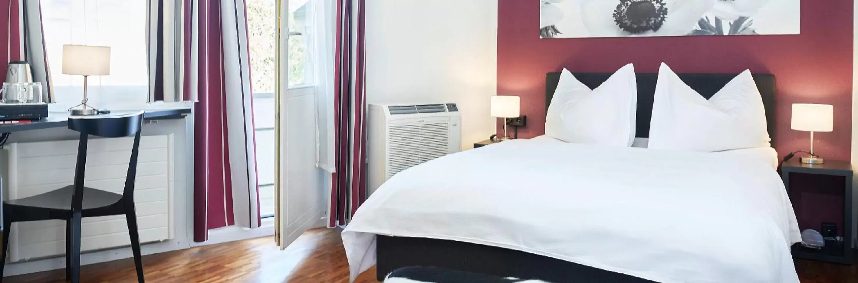 Small Double Room with Balcony in Hotel Hottingen Small Double Room with Balcony in Hotel Hottingen