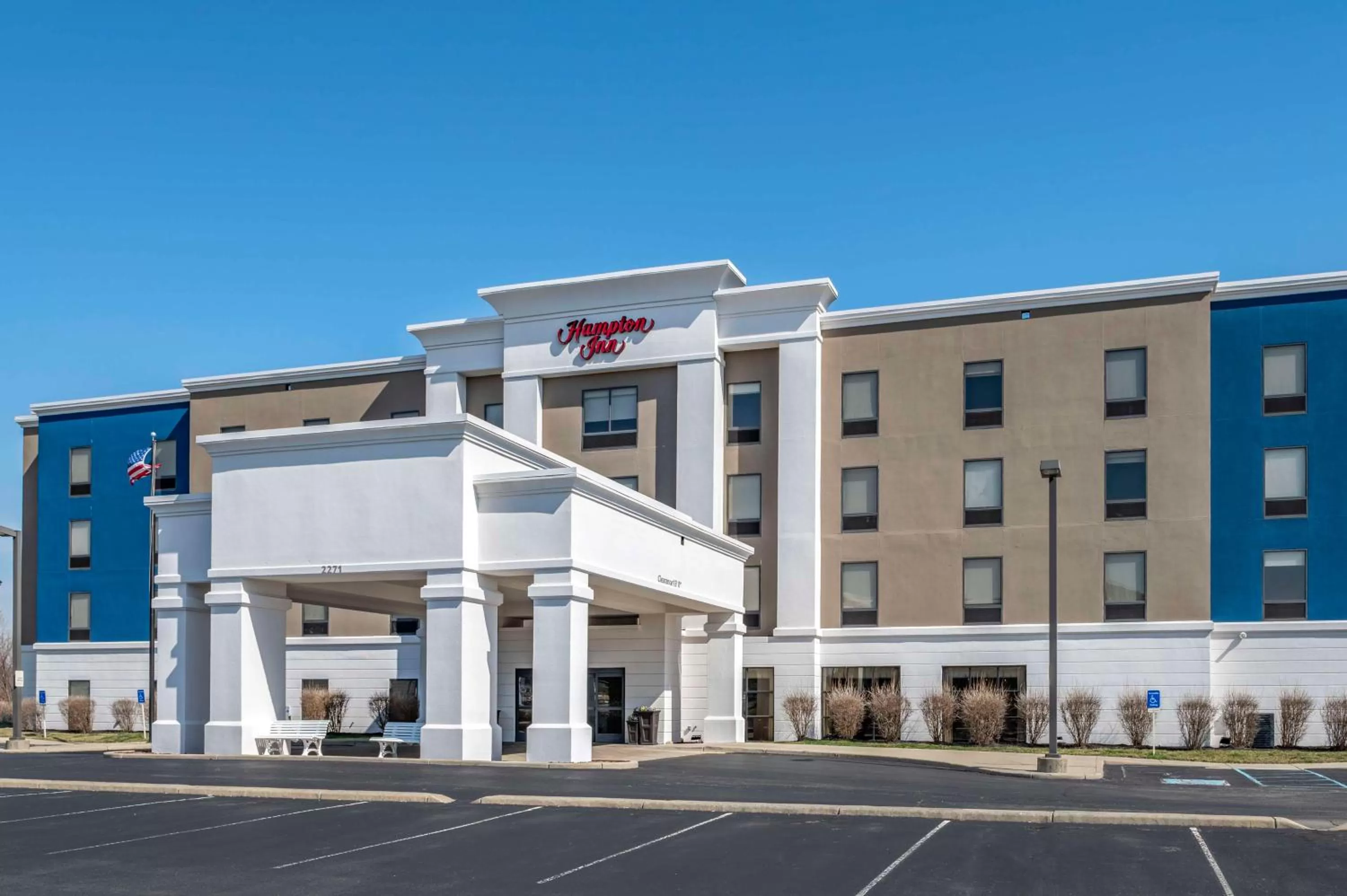 Property building in Hampton Inn Greenfield