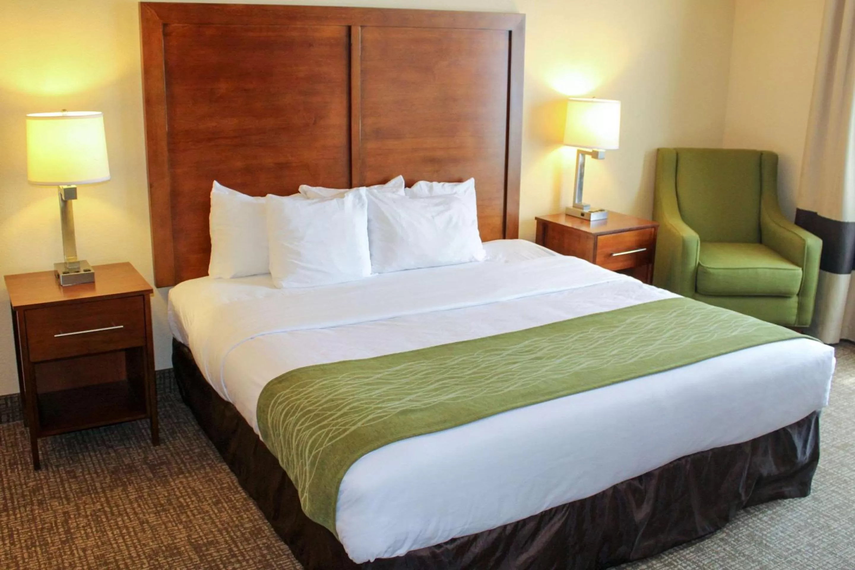 King Suite with Spa Bath in Comfort Inn & Suites - Chesterfield