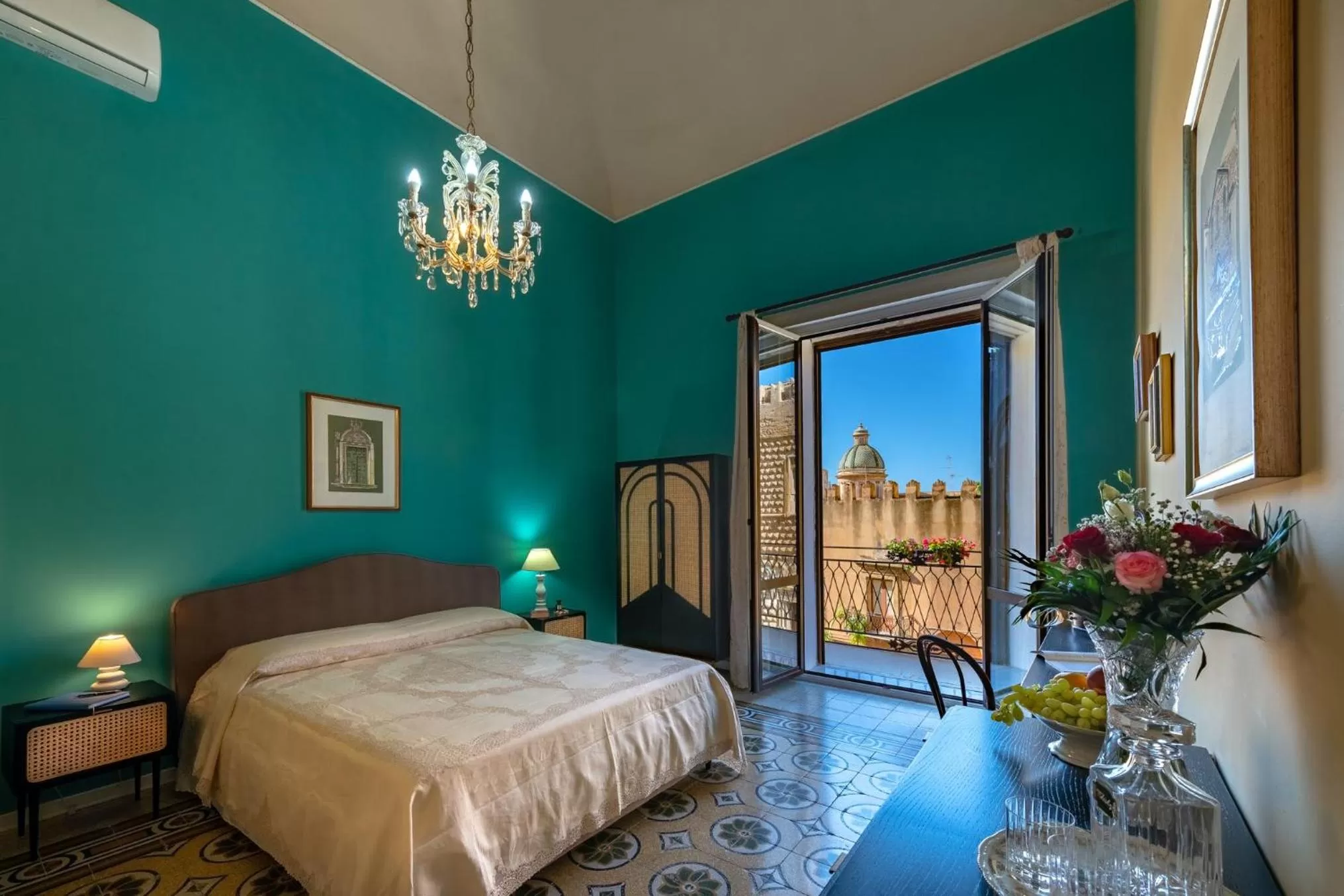 Photo of the whole room, Bed in B&B TOMMASO FAZELLO SCIACCA Residenza artistica