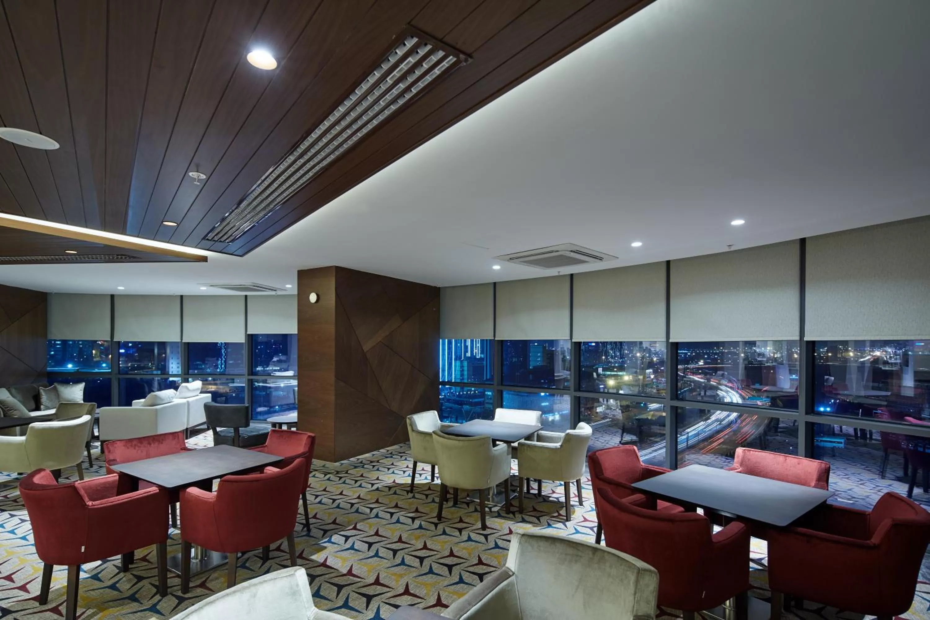 Lounge or bar in Pullman Istanbul Hotel & Convention Center