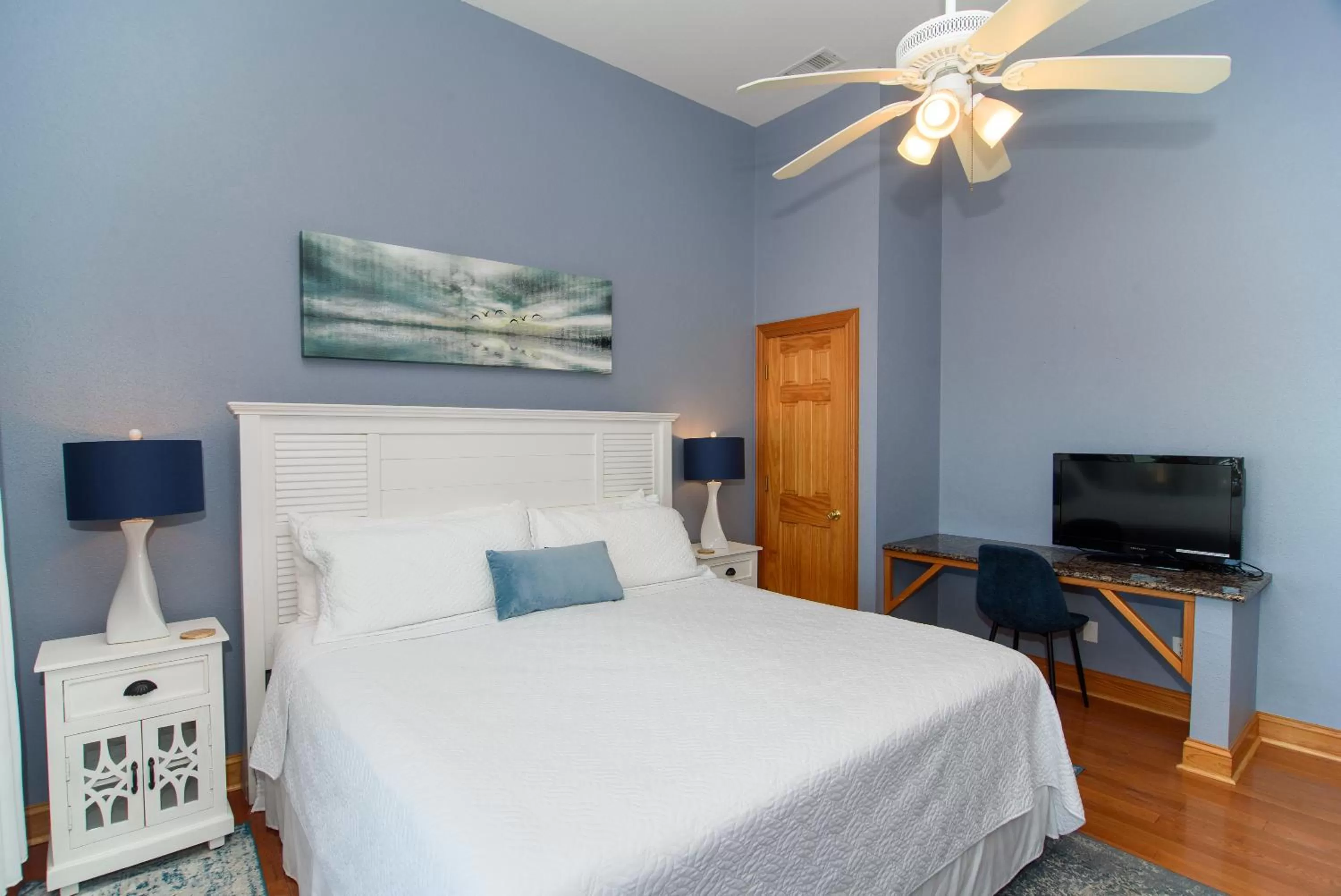 Bed in The Inn on Pamlico Sound