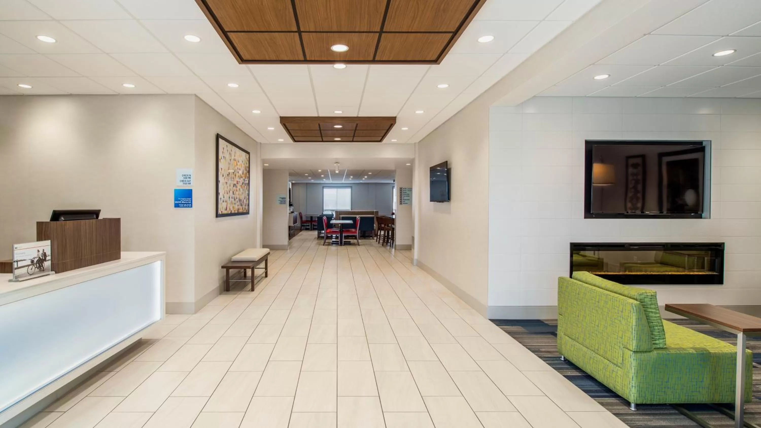 Lobby or reception in Holiday Inn Express Airdrie by IHG