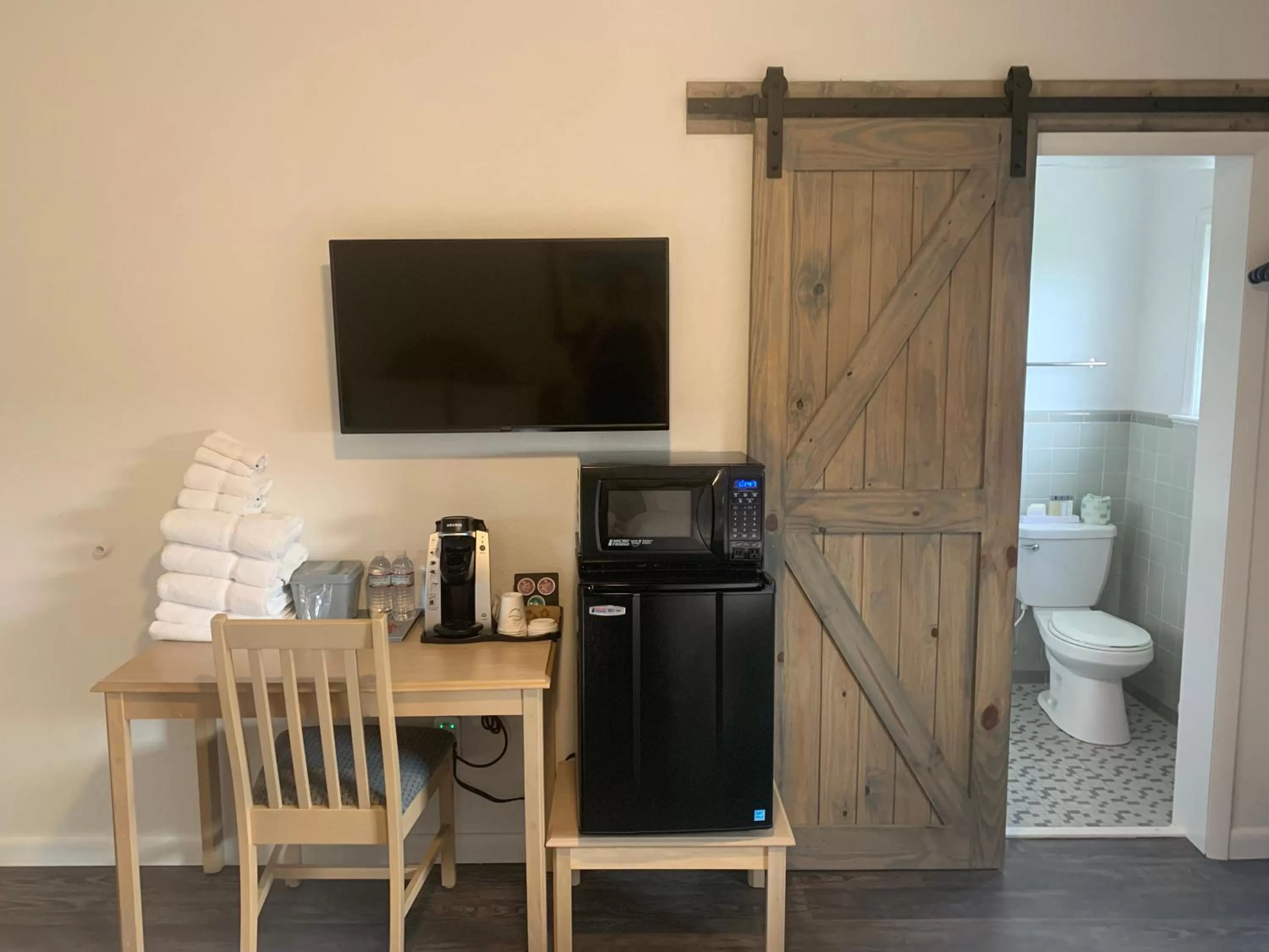 Communal lounge/ TV room in Cape Motel