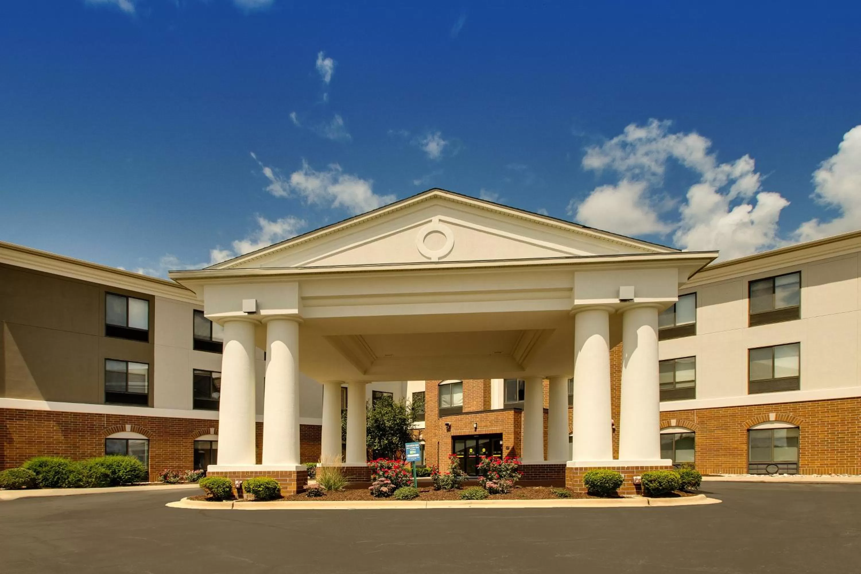 Property building in Holiday Inn Express Hotel & Suites Morris by IHG