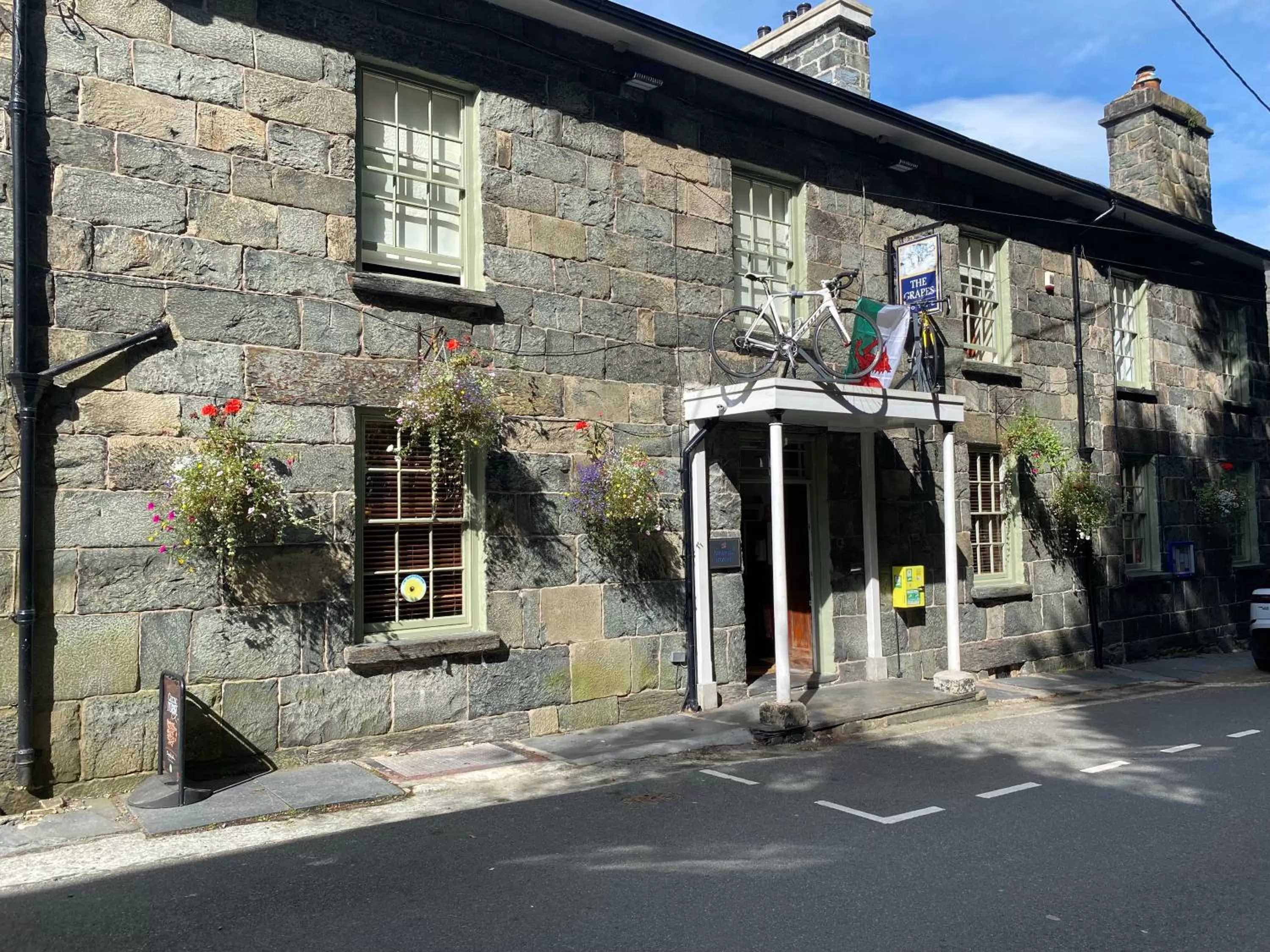 Grapes Hotel, Bar & Restaurant Snowdonia Nr Zip World