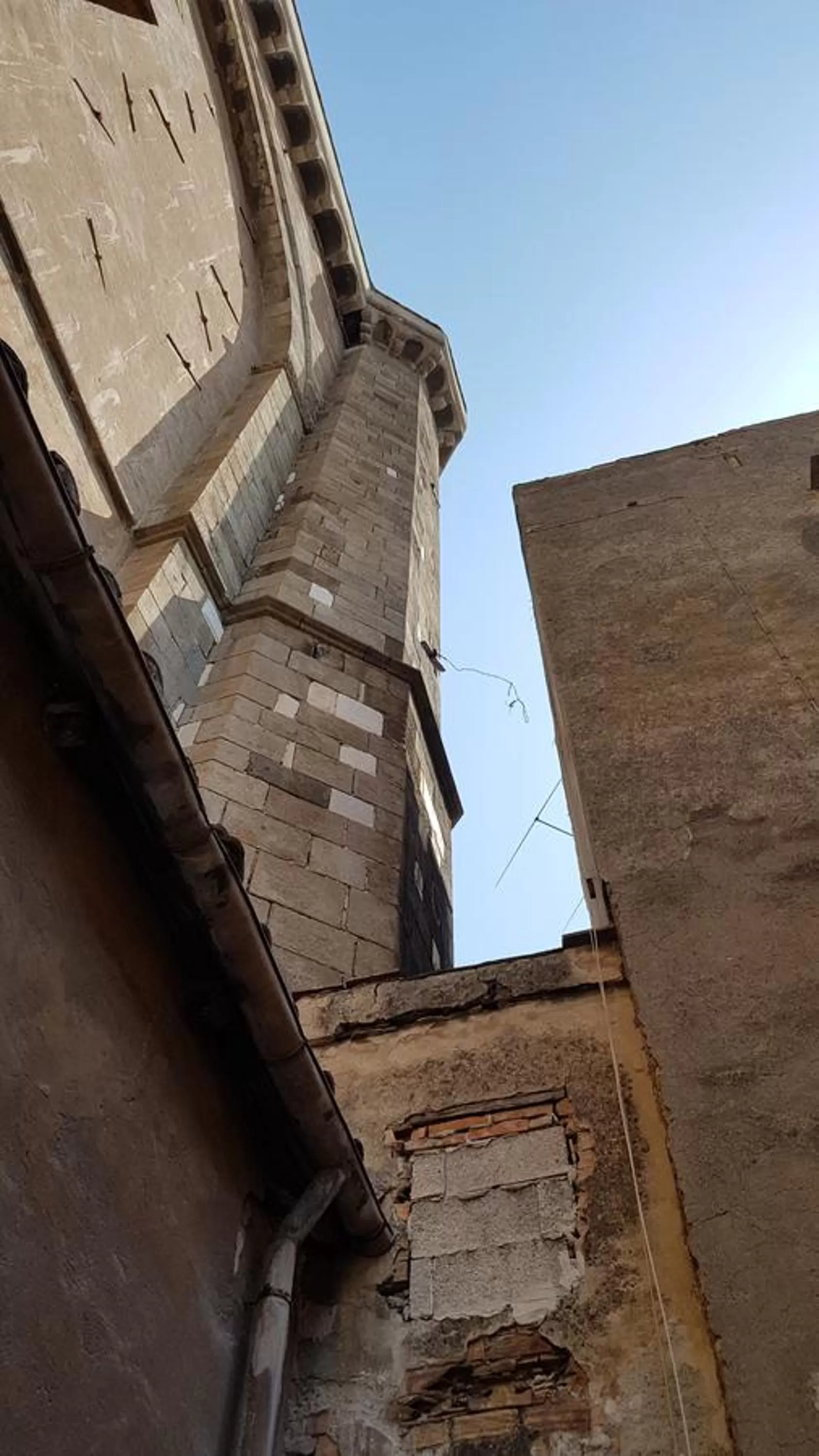 On site, Facade/Entrance in Il Miracolo