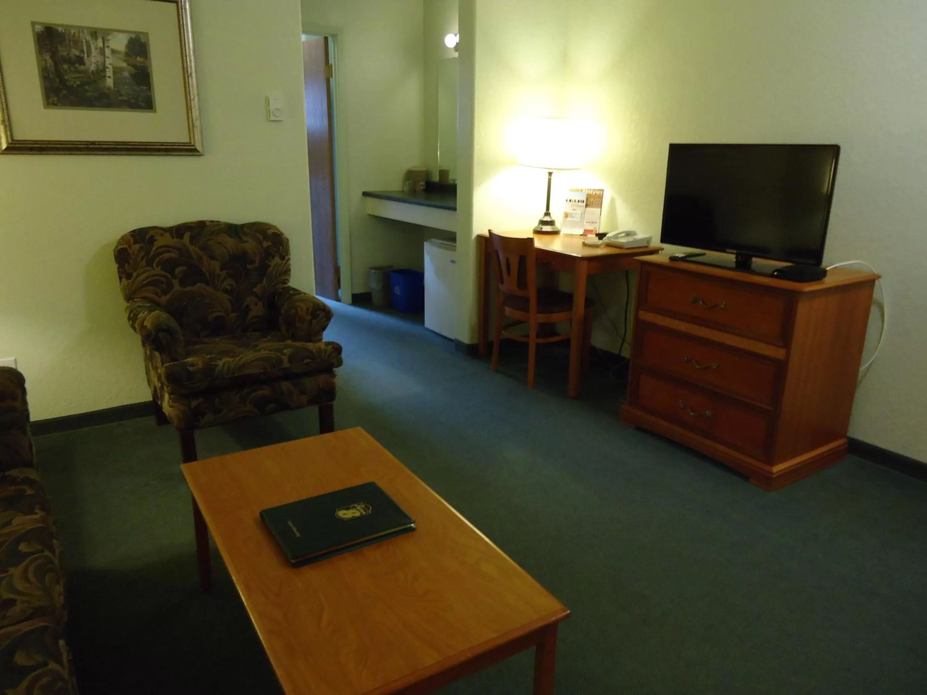 TV and multimedia in Super 8 by Wyndham Dauphin