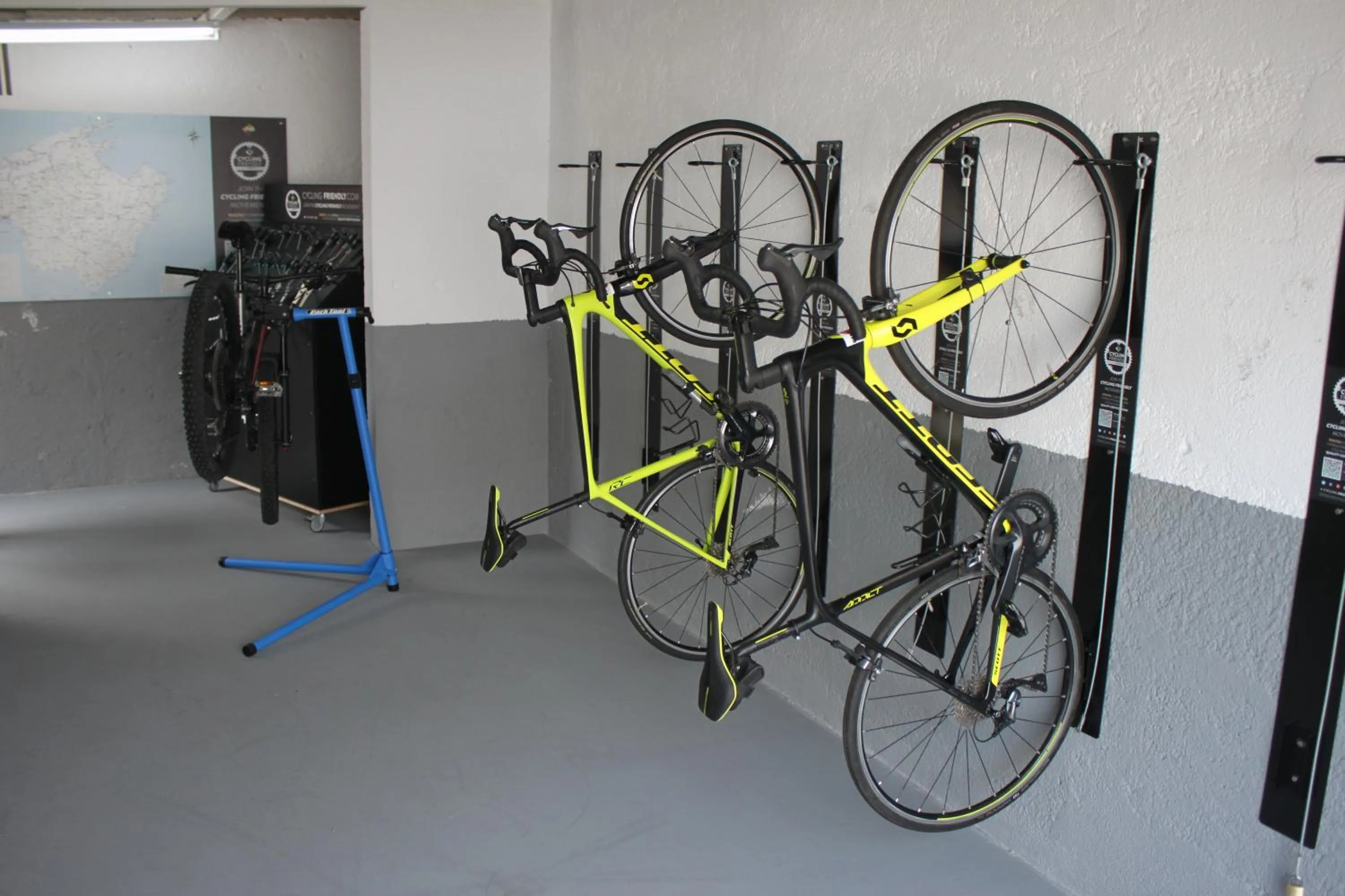 Cycling in Petit Hotel Ses Rotges - Only Adults