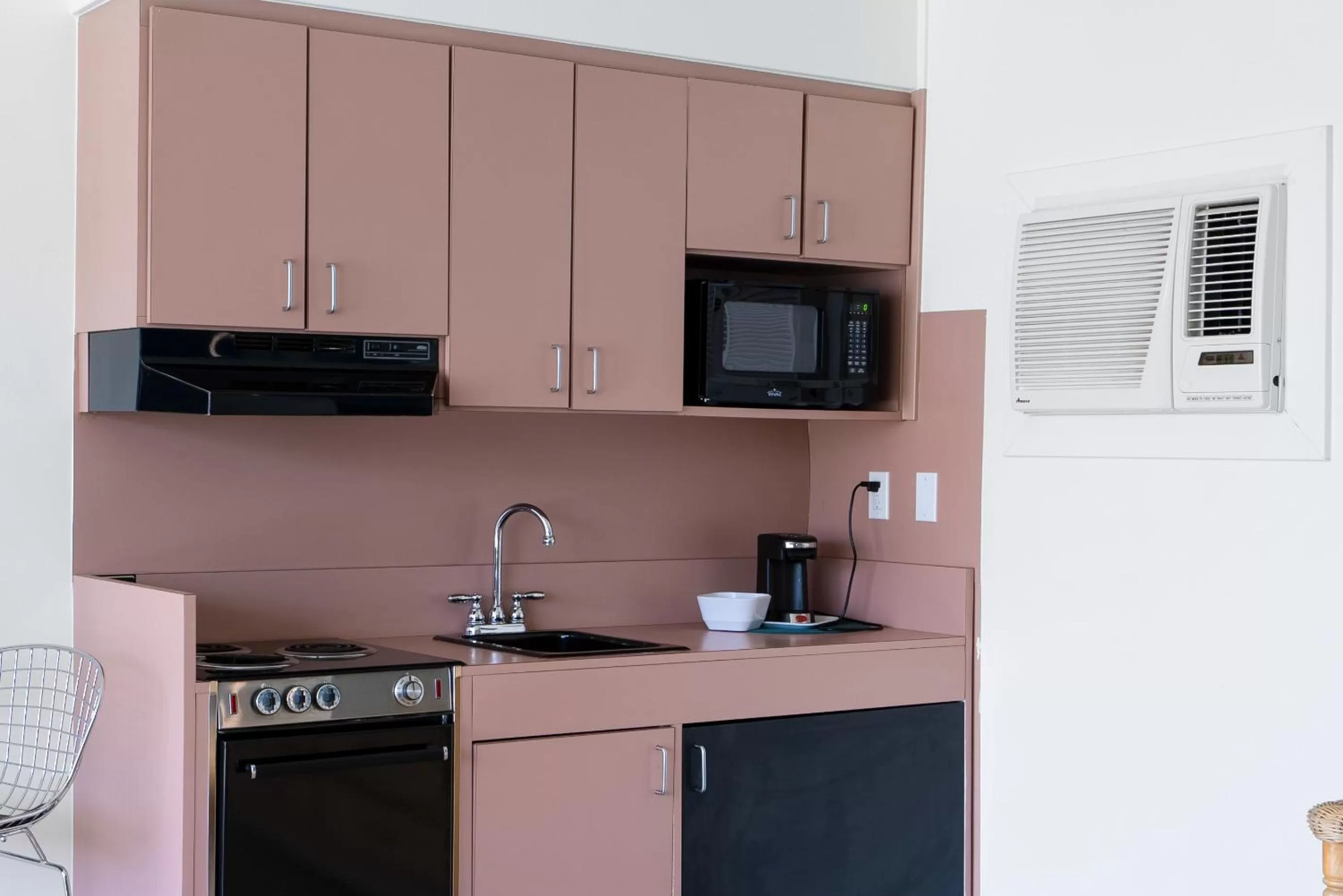 Kitchen/Kitchenette in The Monkey Tree Hotel by AvantStay