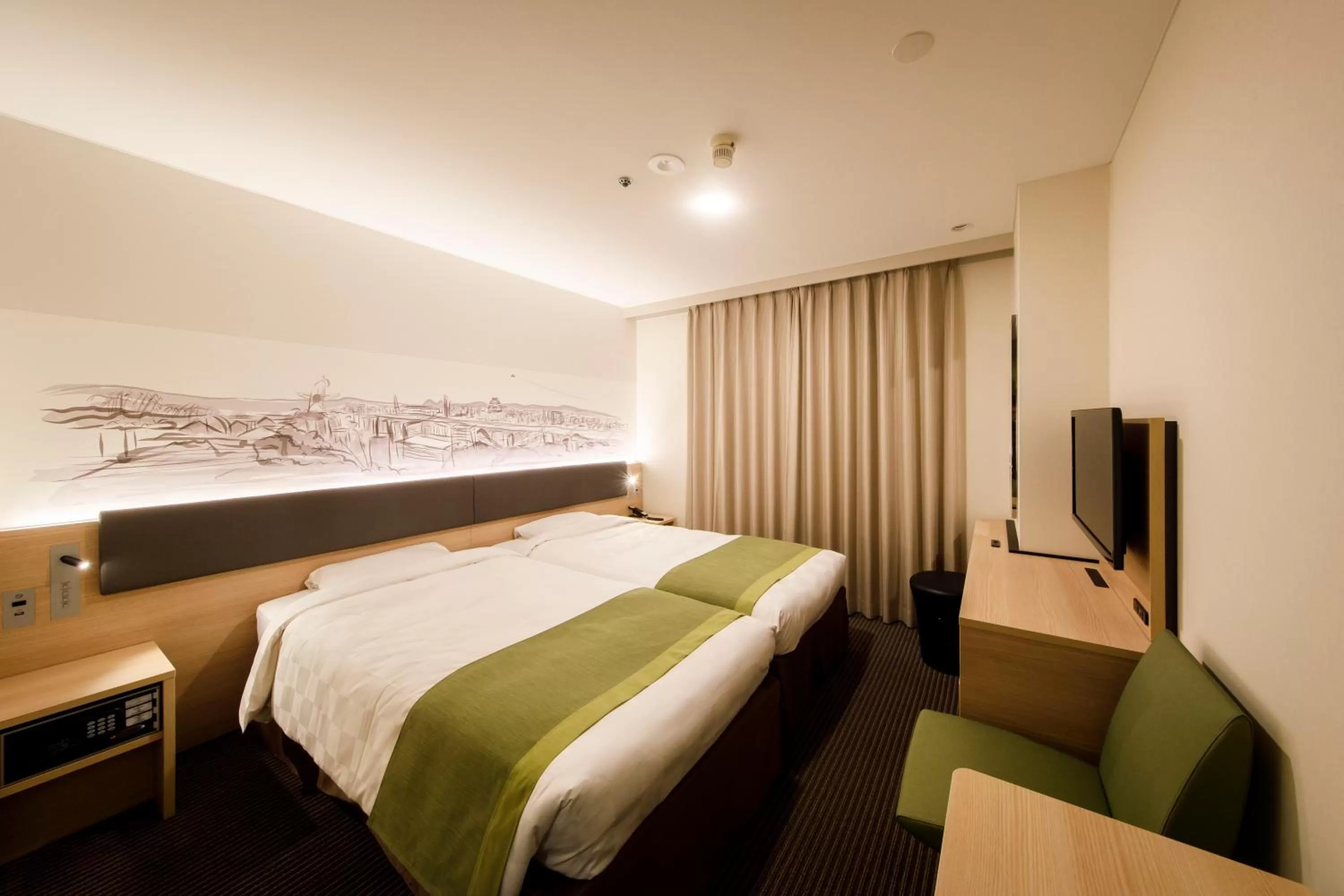 Photo of the whole room, Bed in Shin Osaka Esaka Tokyu REI Hotel