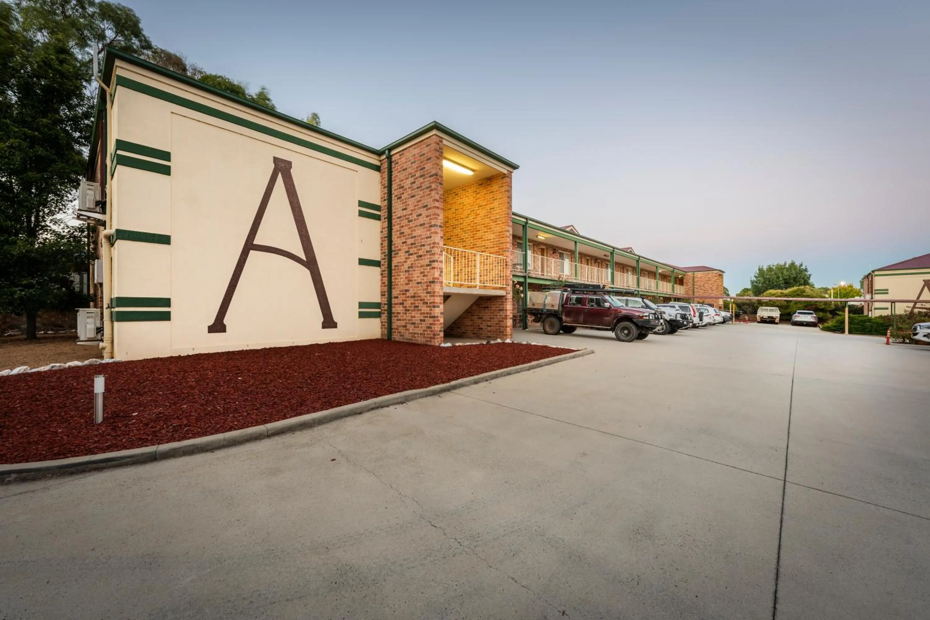 Property building in Best Western Plus Ambassador Orange