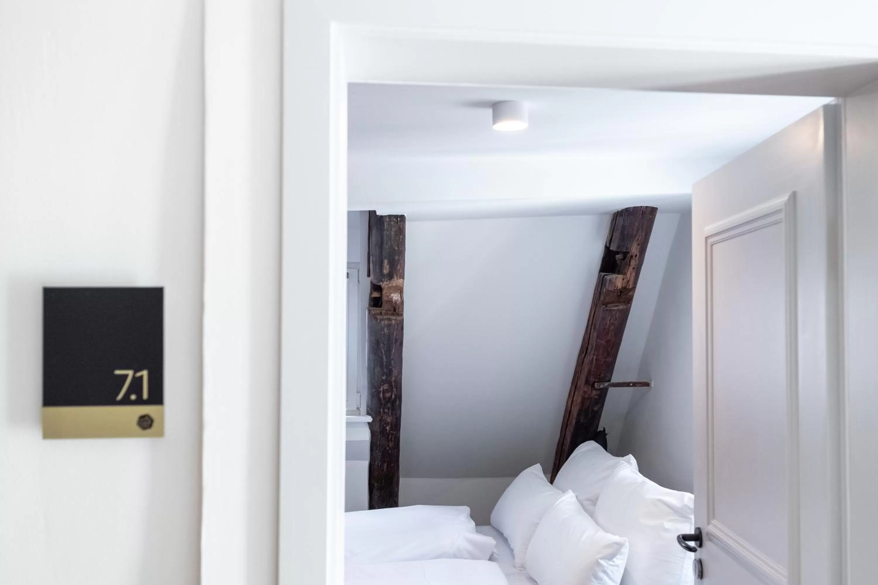 Bedroom, Bed in ANA Living Augsburg City Center by Arthotel ANA - Self-Service-Hotel