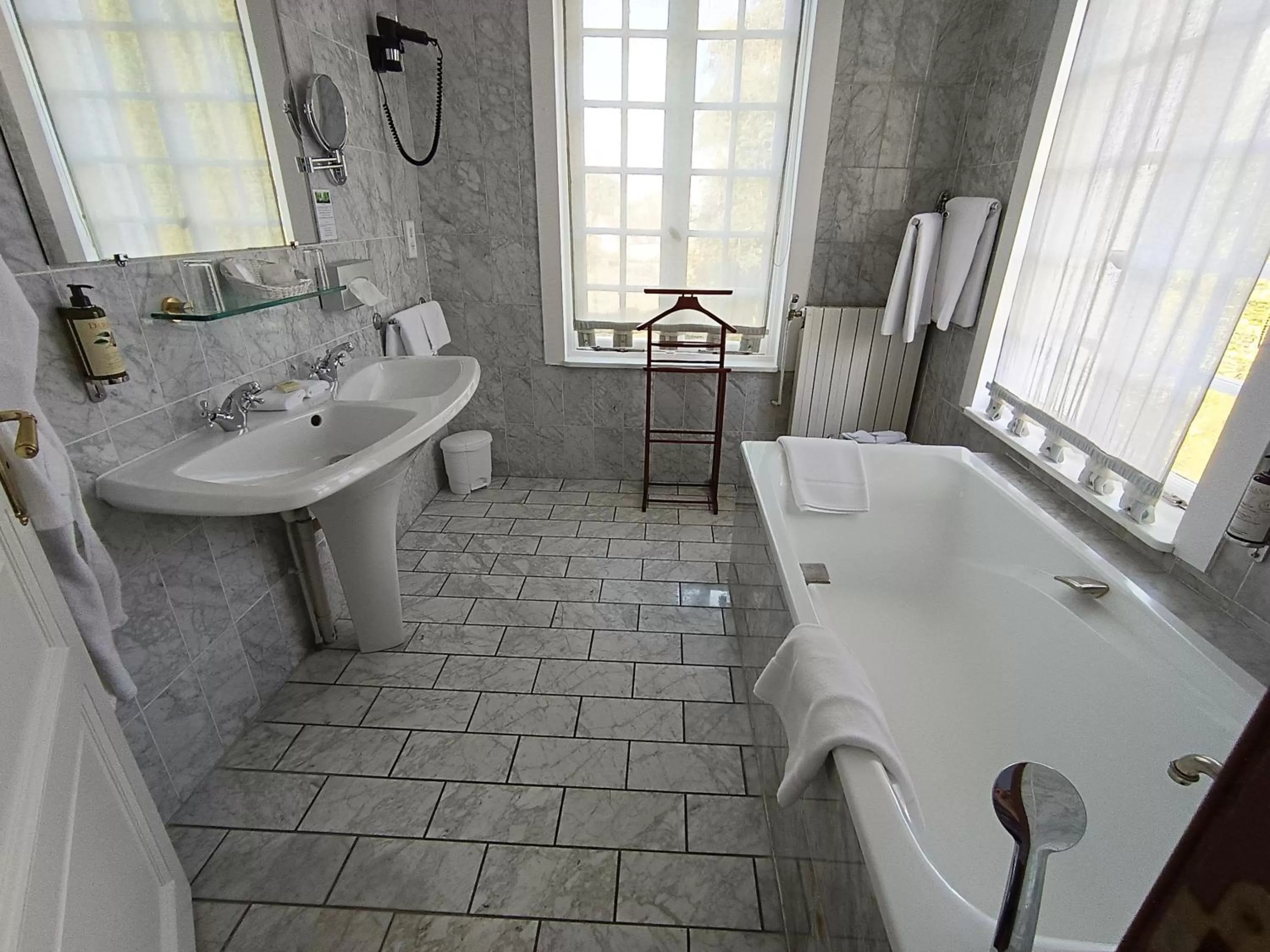 Bathroom in Chateau De Montreuil