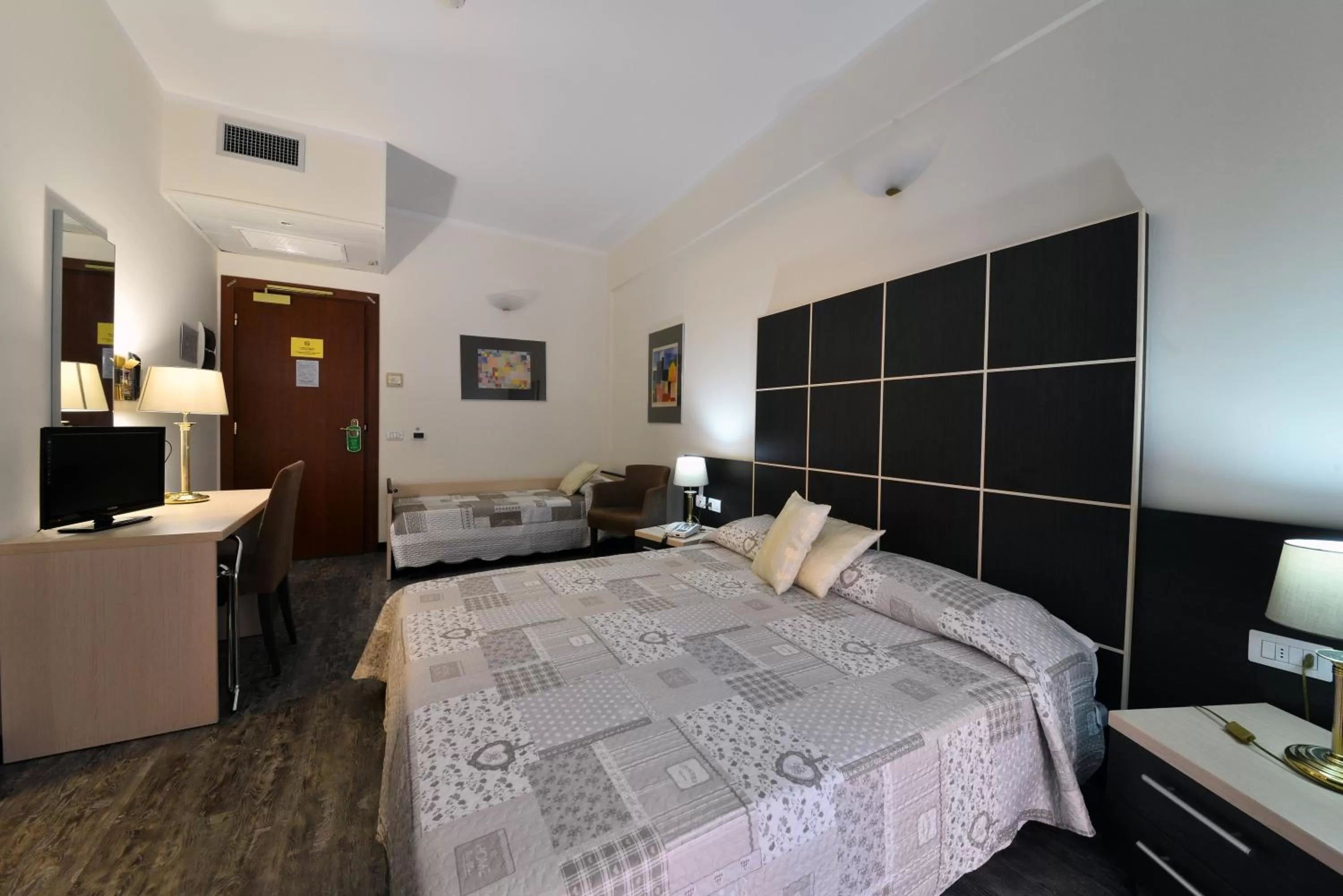 Photo of the whole room, Bed in Hotel Ferrari