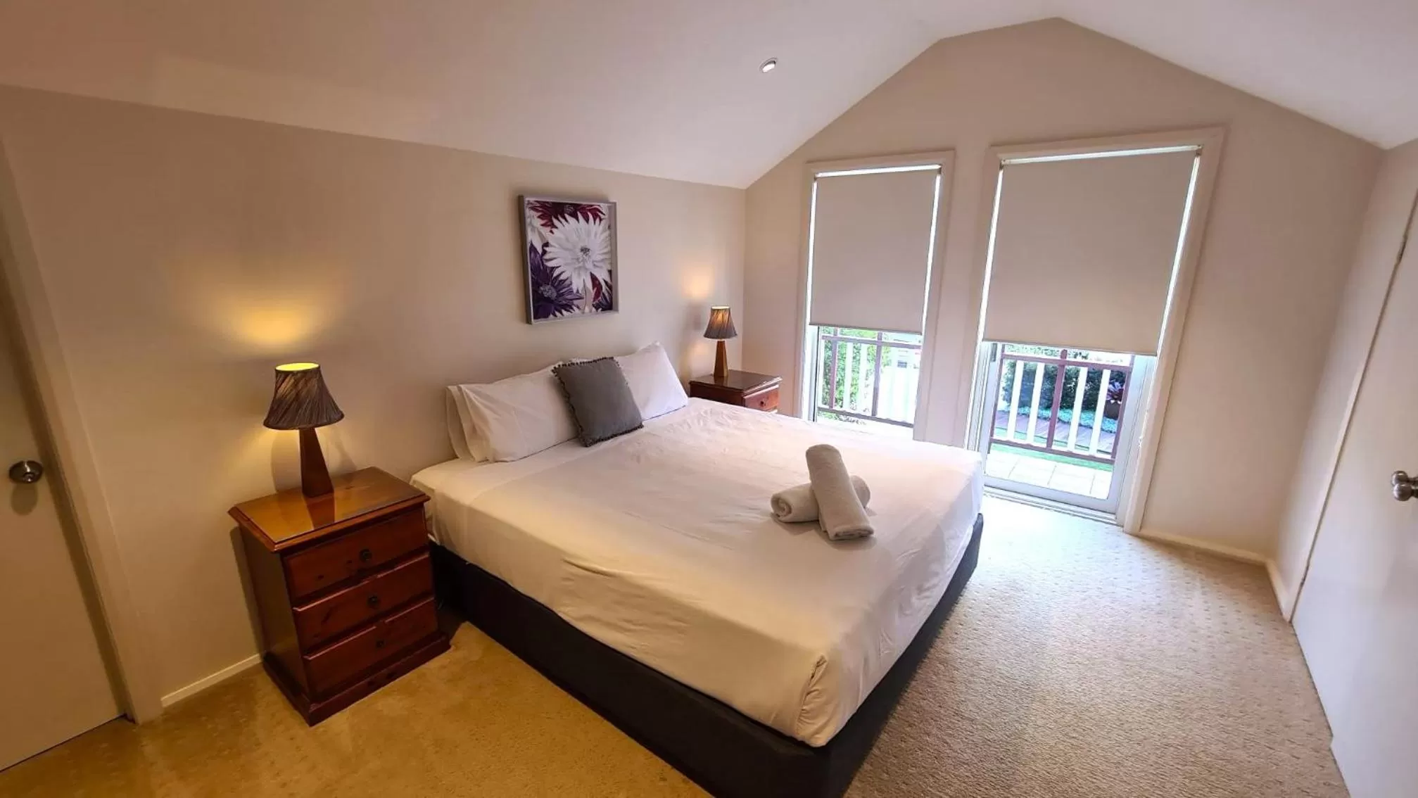 Bathroom, Bed in Stay At Raffertys Resort