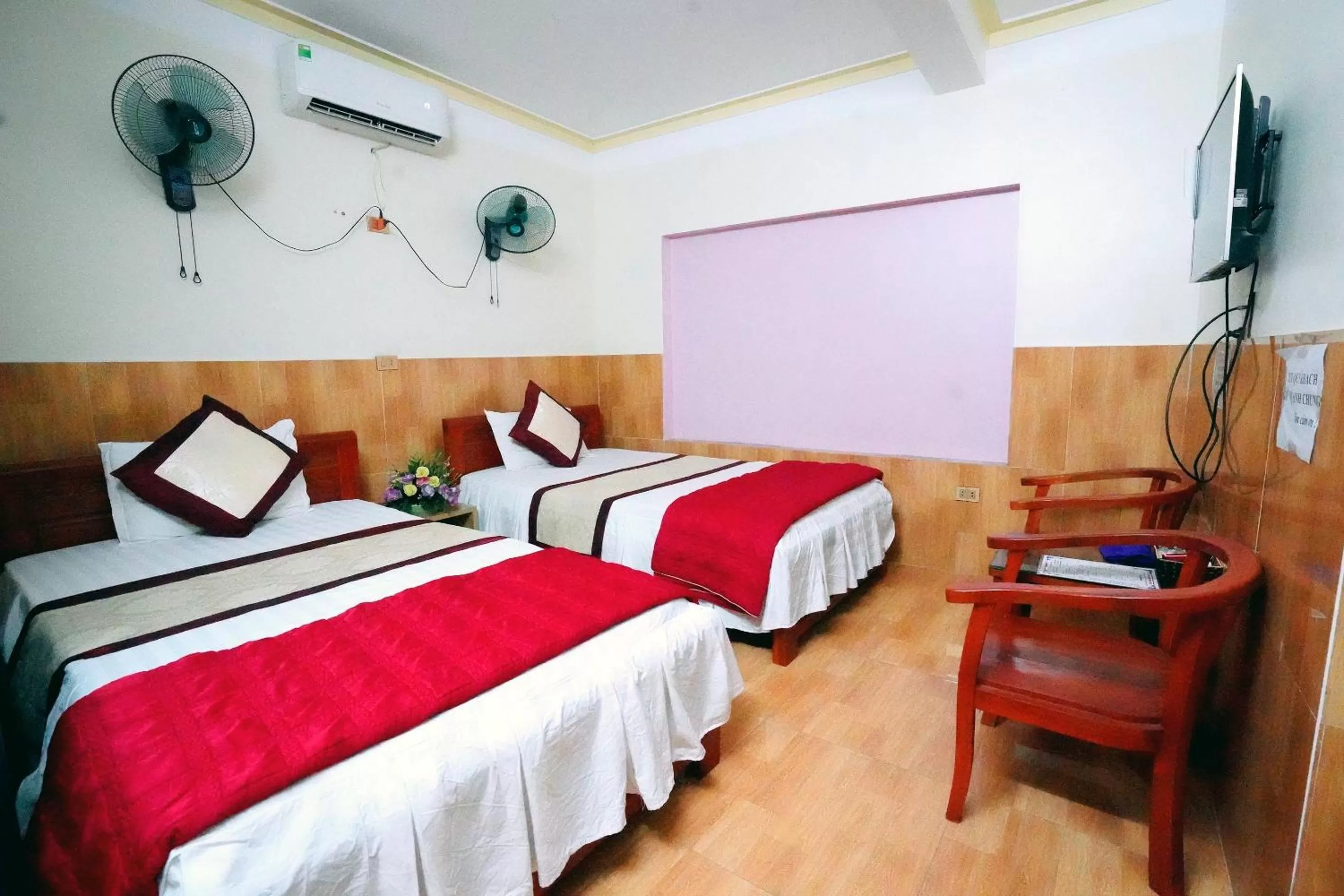 Twin Room with Bathroom in New Nhat Minh Hotel