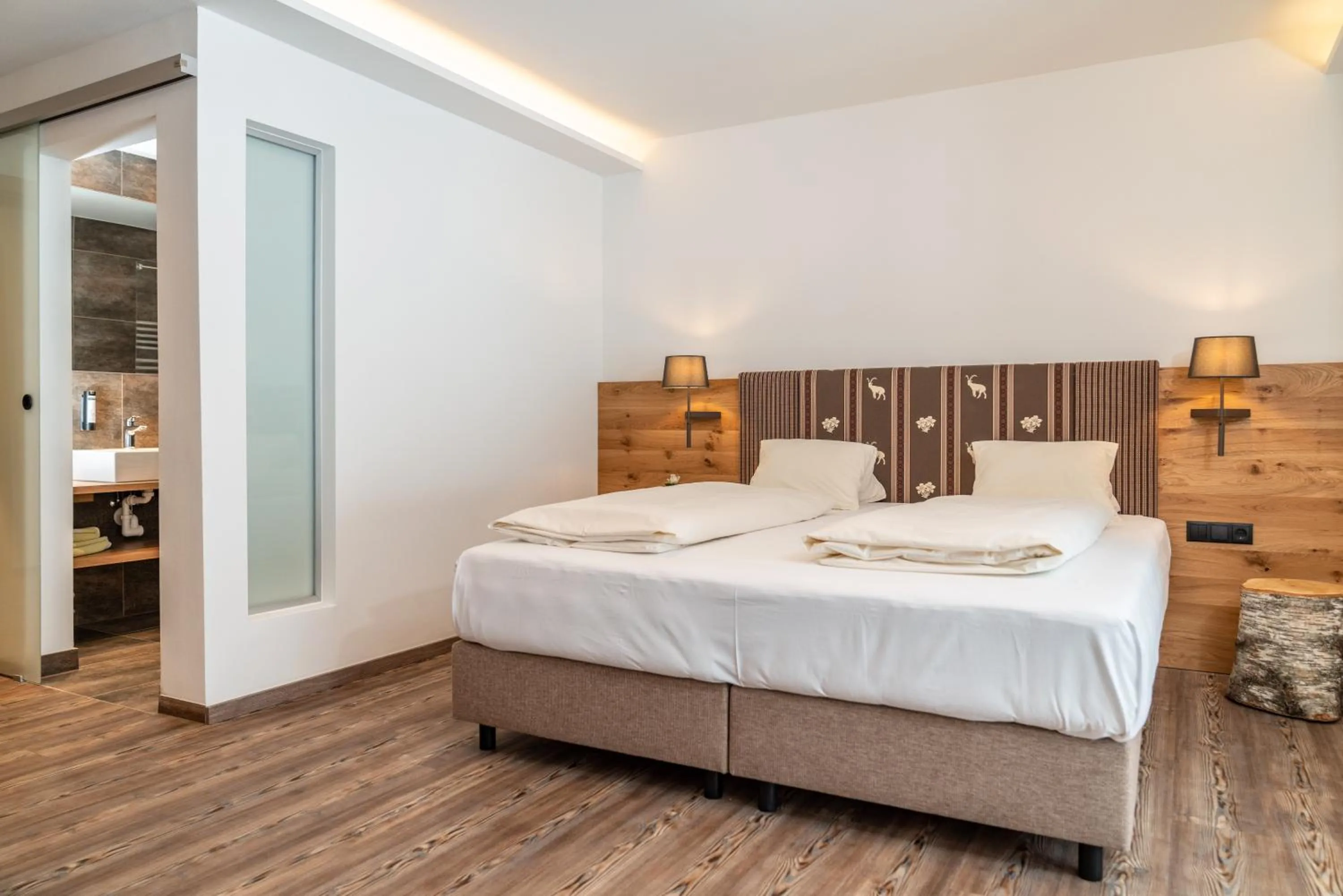 Photo of the whole room, Bed in Aktivhotel Pehab - Dachstein Rooftop-Spa