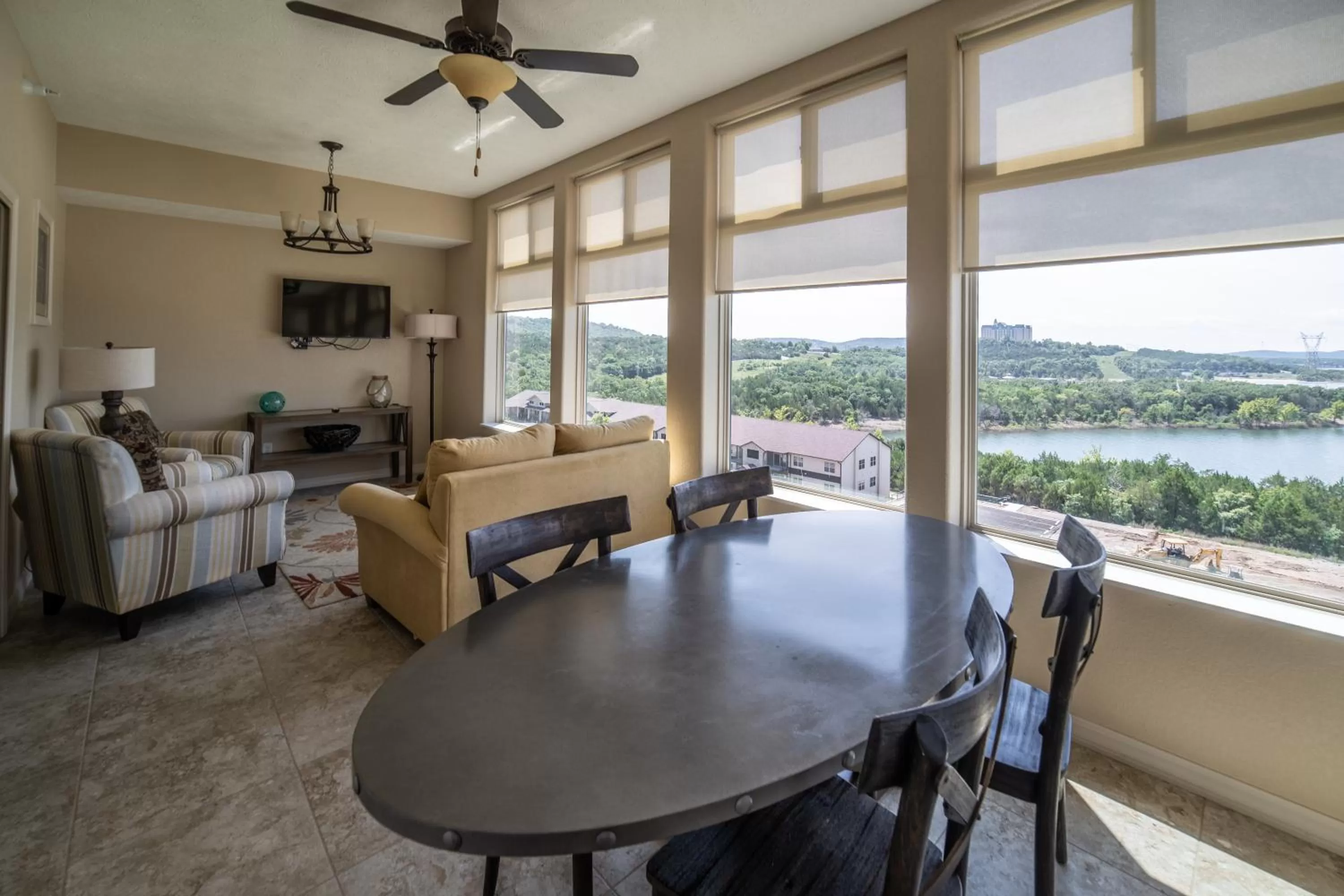 TV and multimedia in Majestic at Table Rock