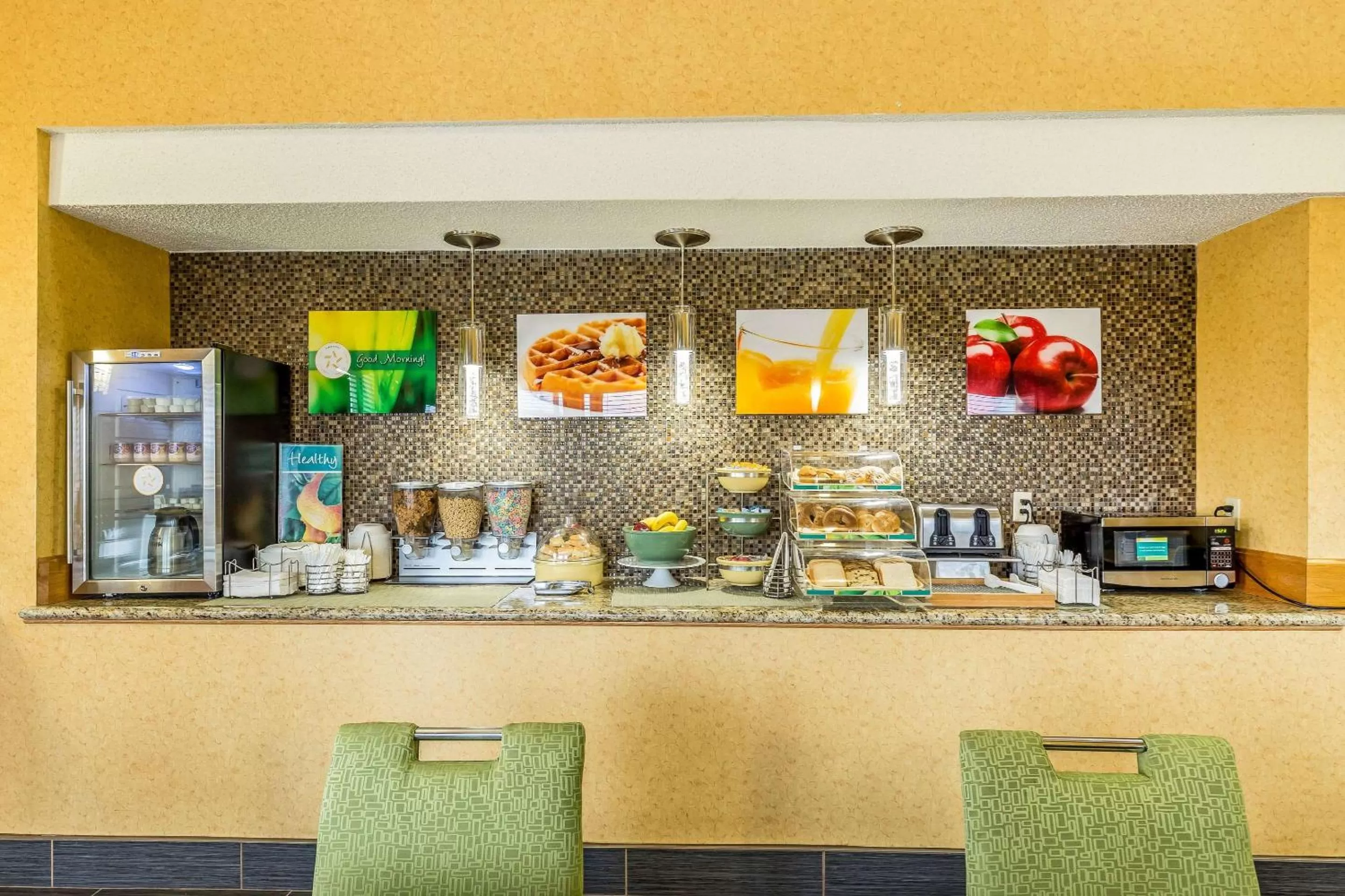 Restaurant/places to eat in Quality Inn