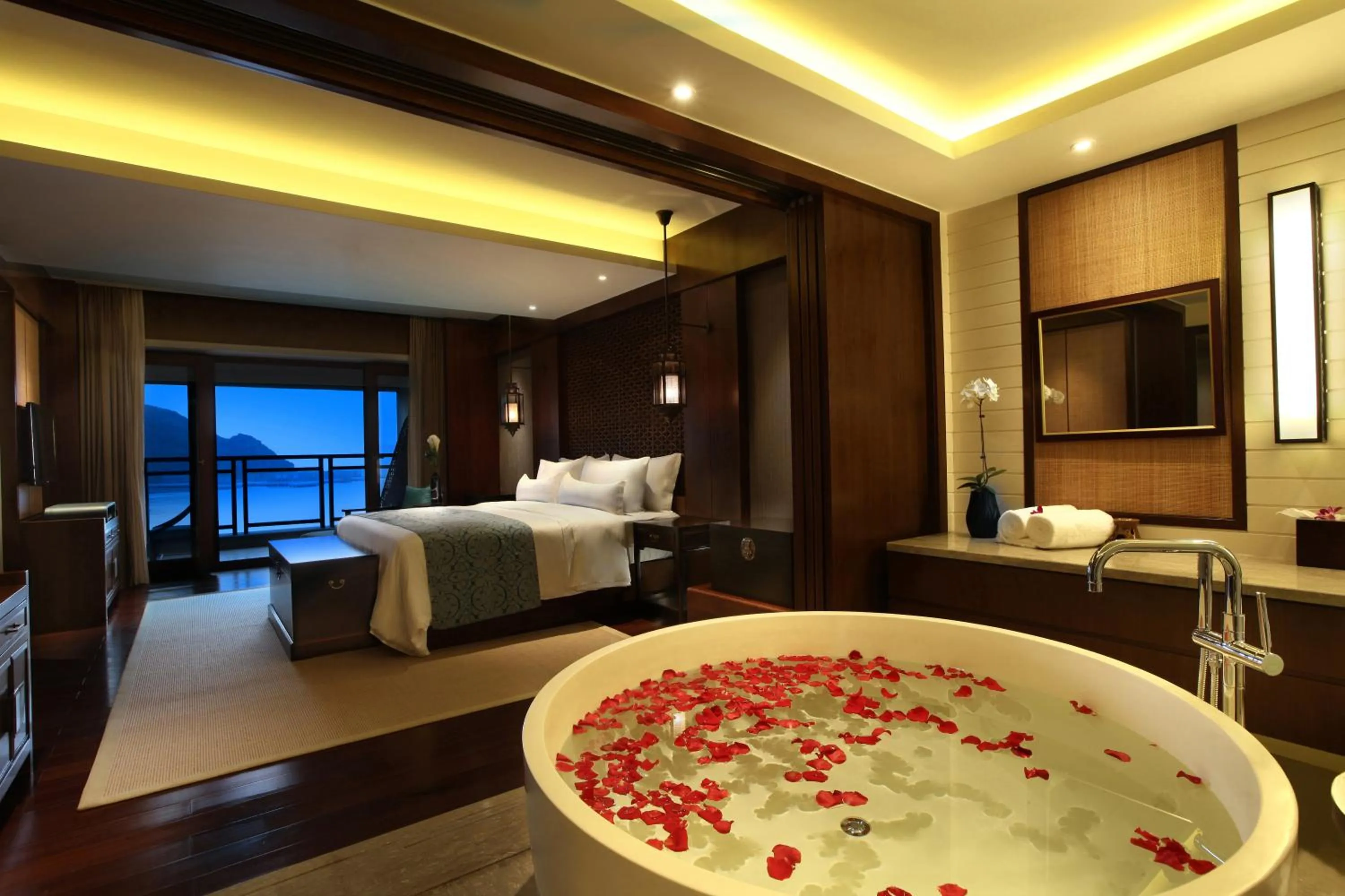 Photo of the whole room, Bed in Sanya LUHUITOU Resort & Spa