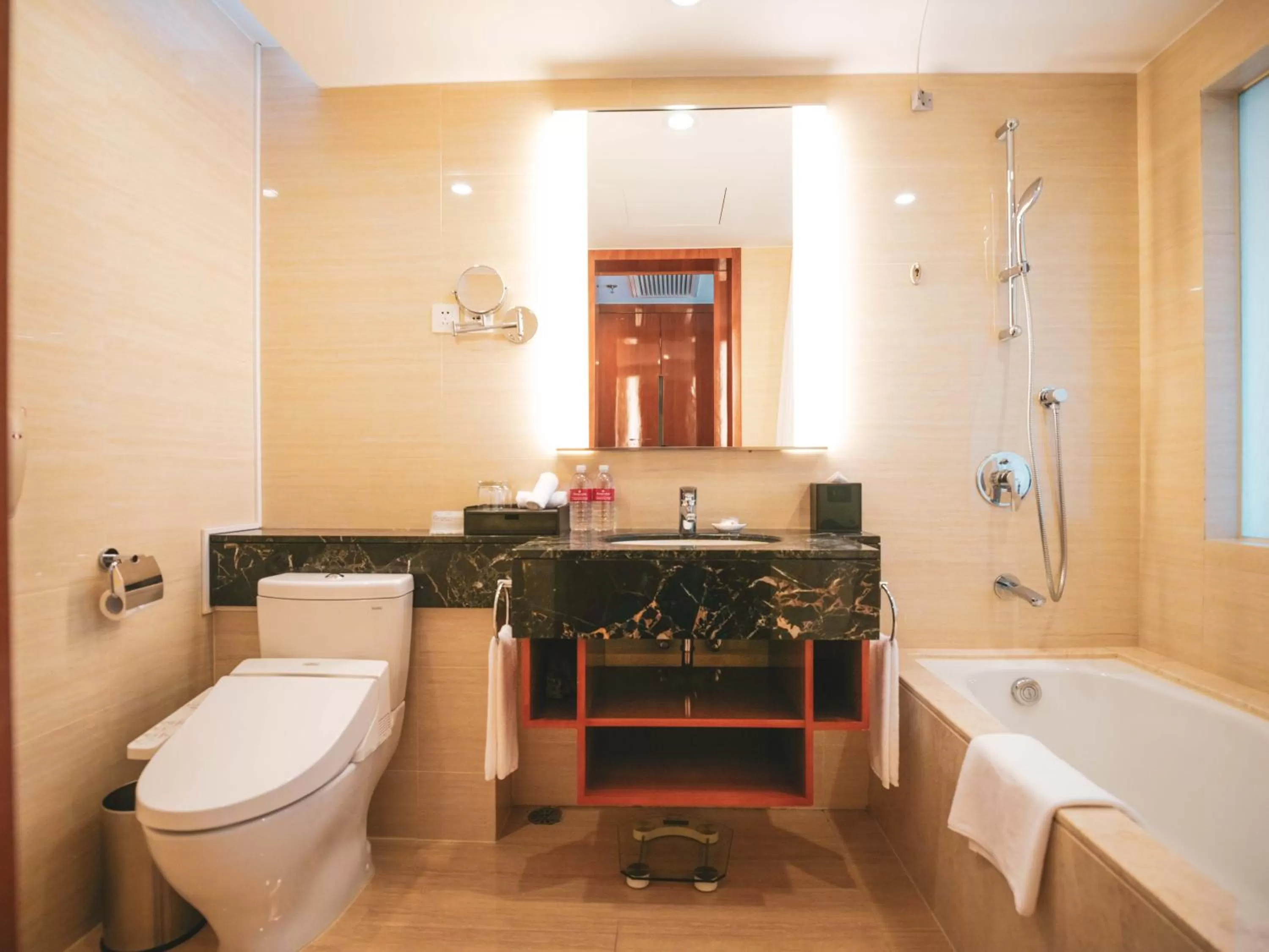 Bathroom in Ramada Plaza Shanghai Pudong Airport