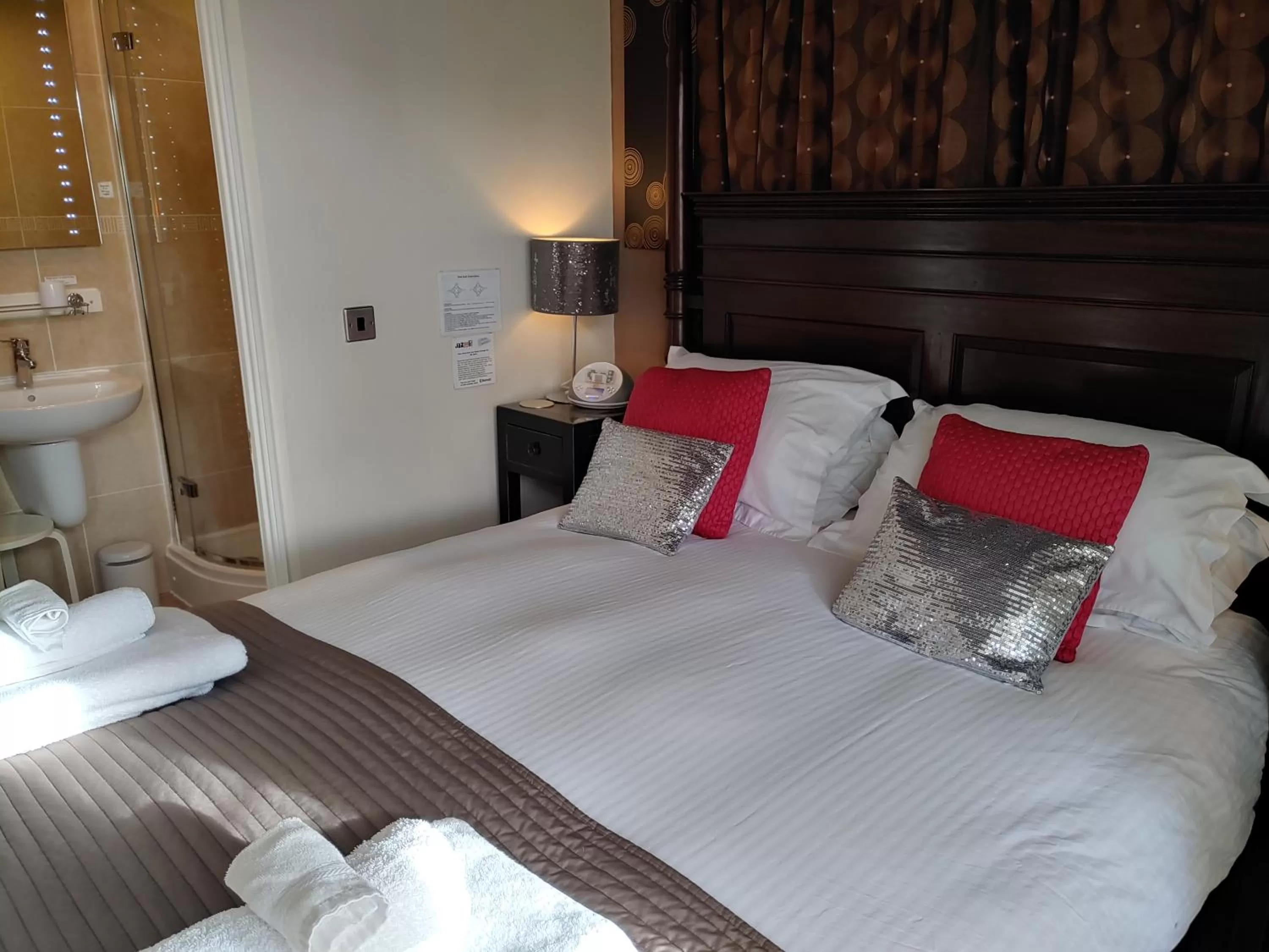 Bedroom, Bed in The Bath House Boutique B&B - IN-ROOM Breakfast - FREE parking