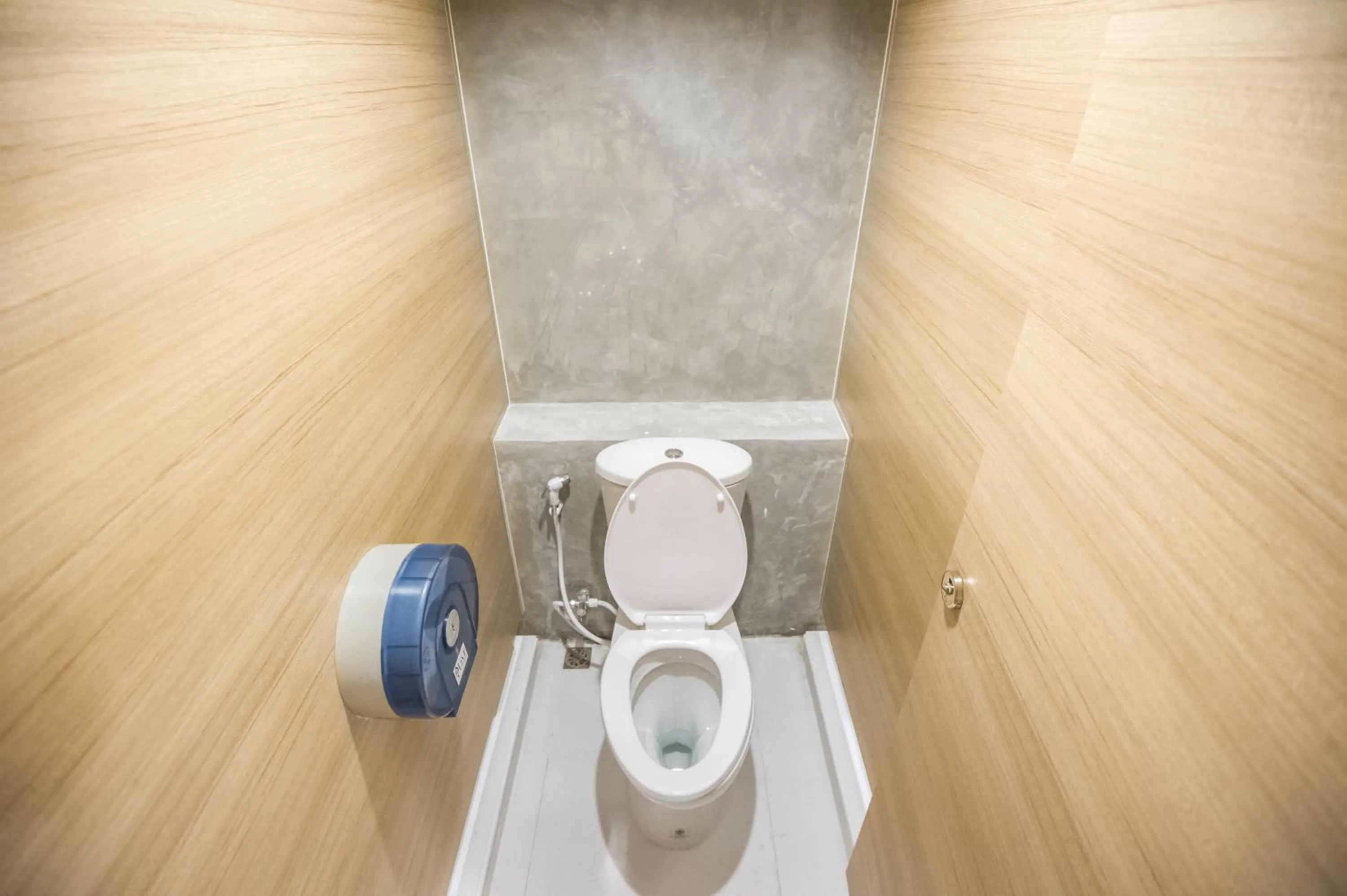 Toilet in Glur Central Pratunam