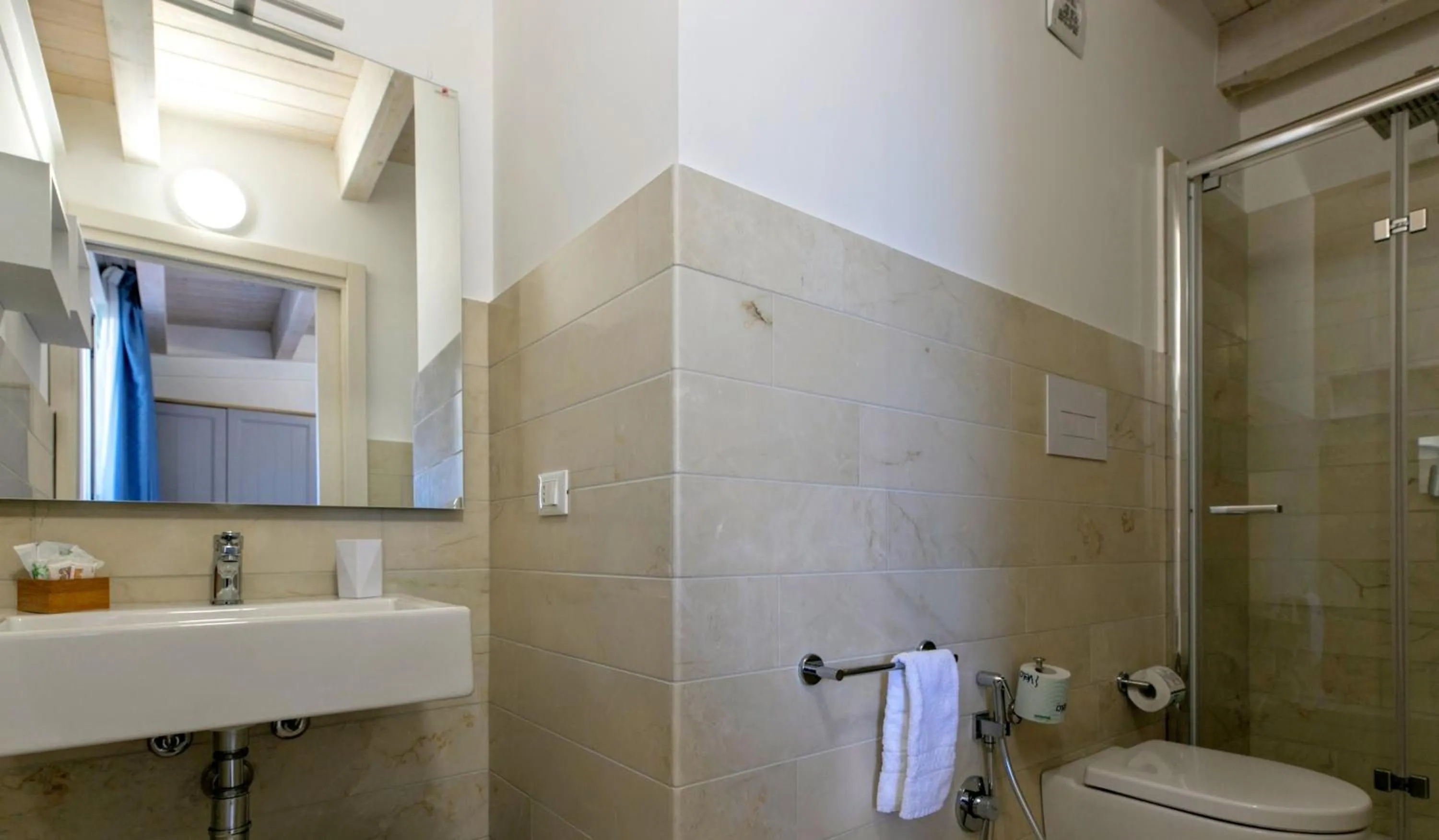 Bathroom in ZIBIBBO SUITES & ROOMS - Aparthotel in Centro Storico a Trapani