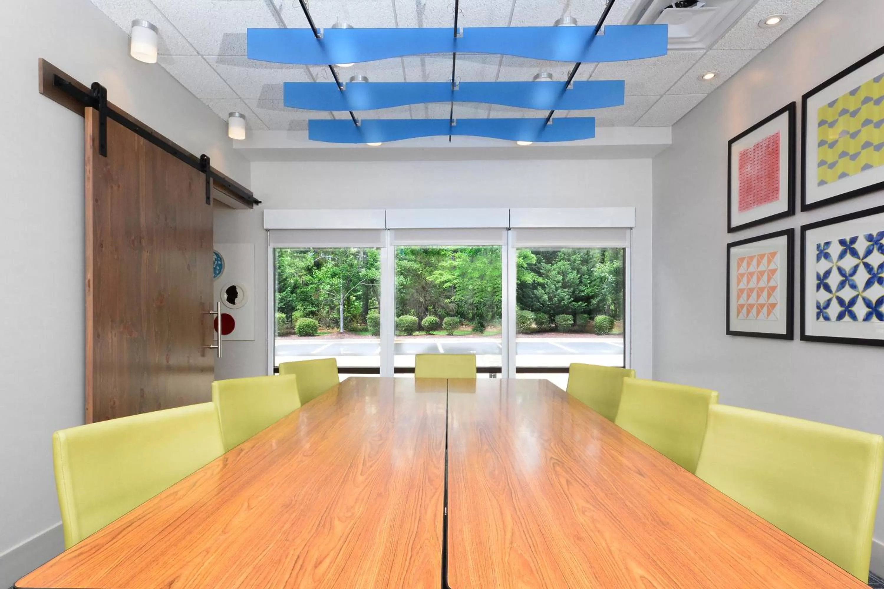 Meeting/conference room in Holiday Inn Express & Suites Raleigh Durham Airport at RTP by IHG