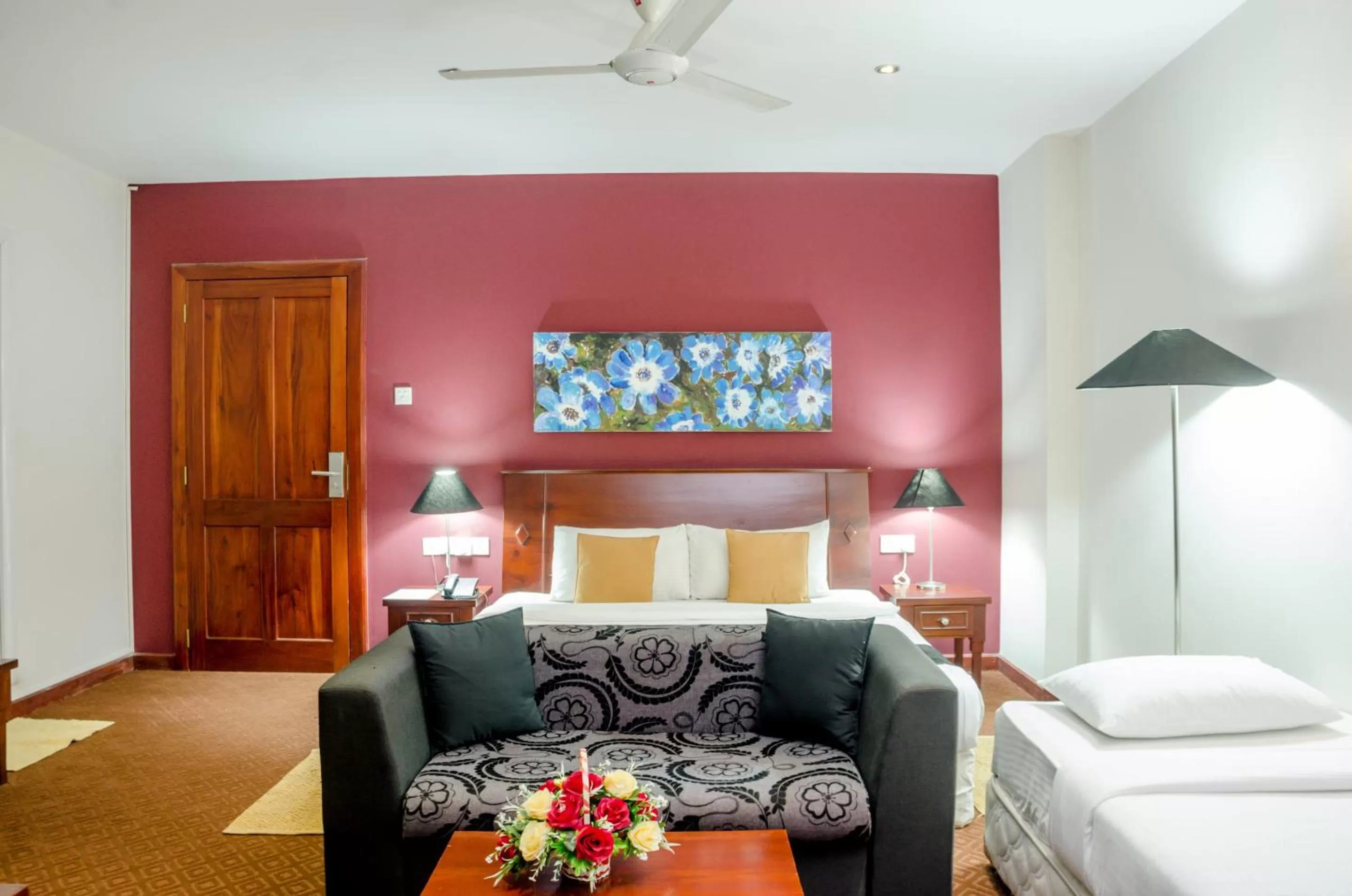 Bedroom, Seating Area in Opulent River Face Hotel
