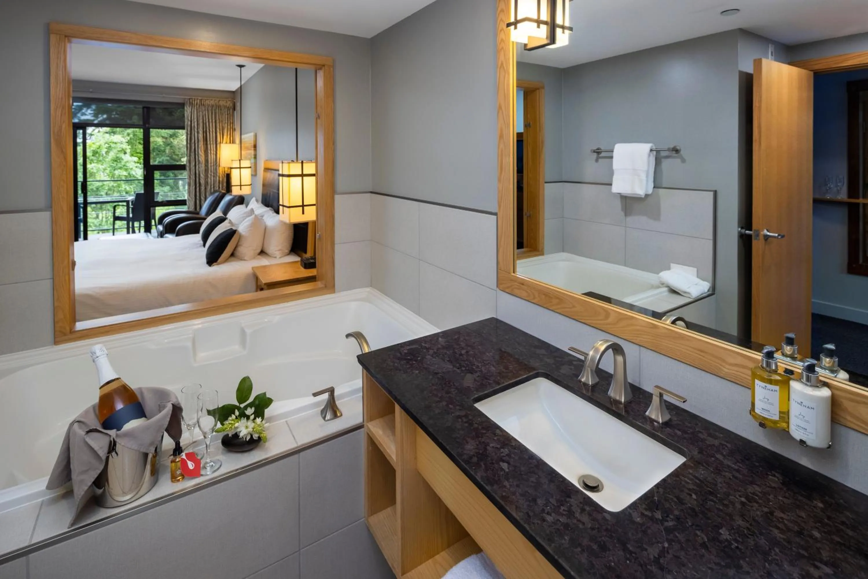 Bathroom, Bed in Brentwood Bay Resort & Spa
