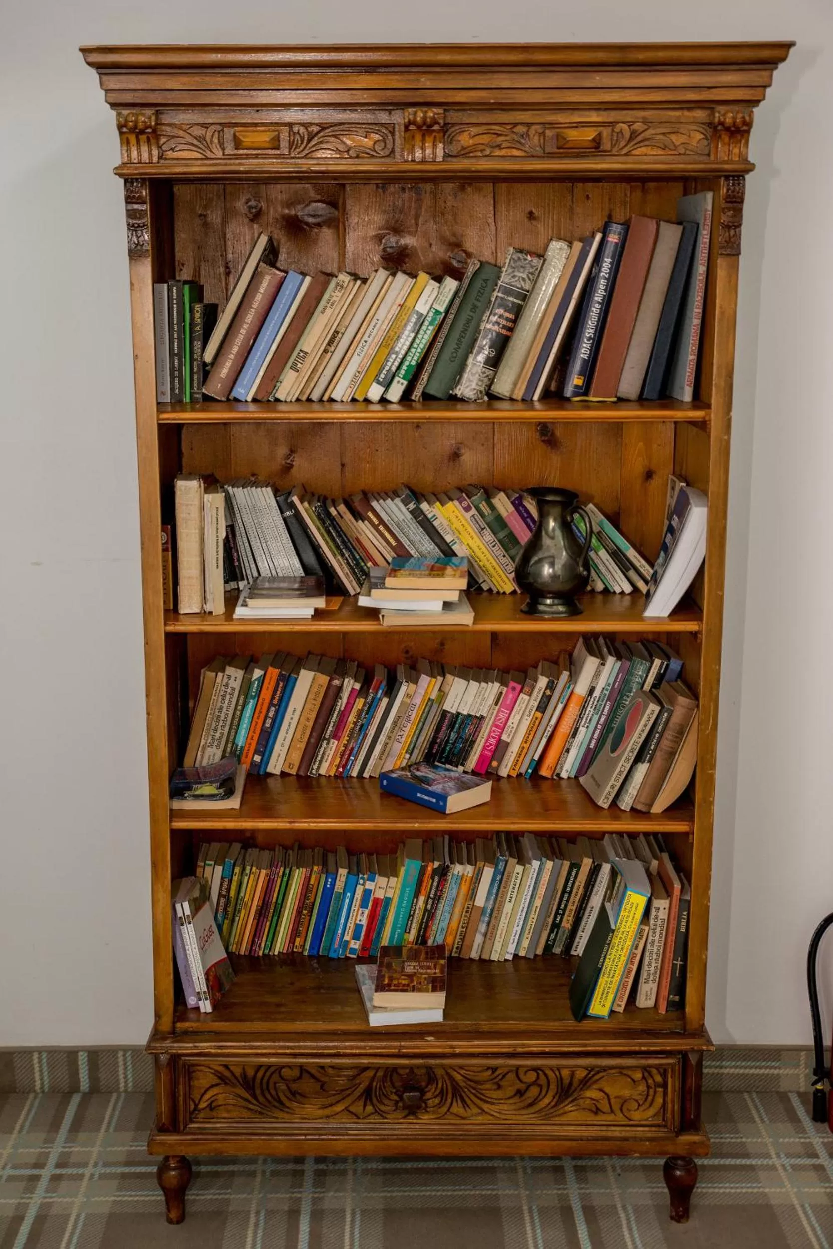 Library in Hotel Senator