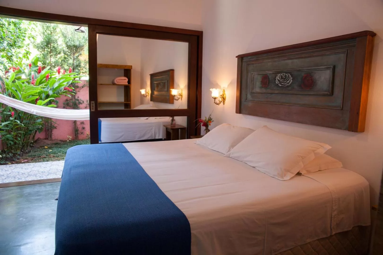 Garden, Bed in Pousada Vila Rosada