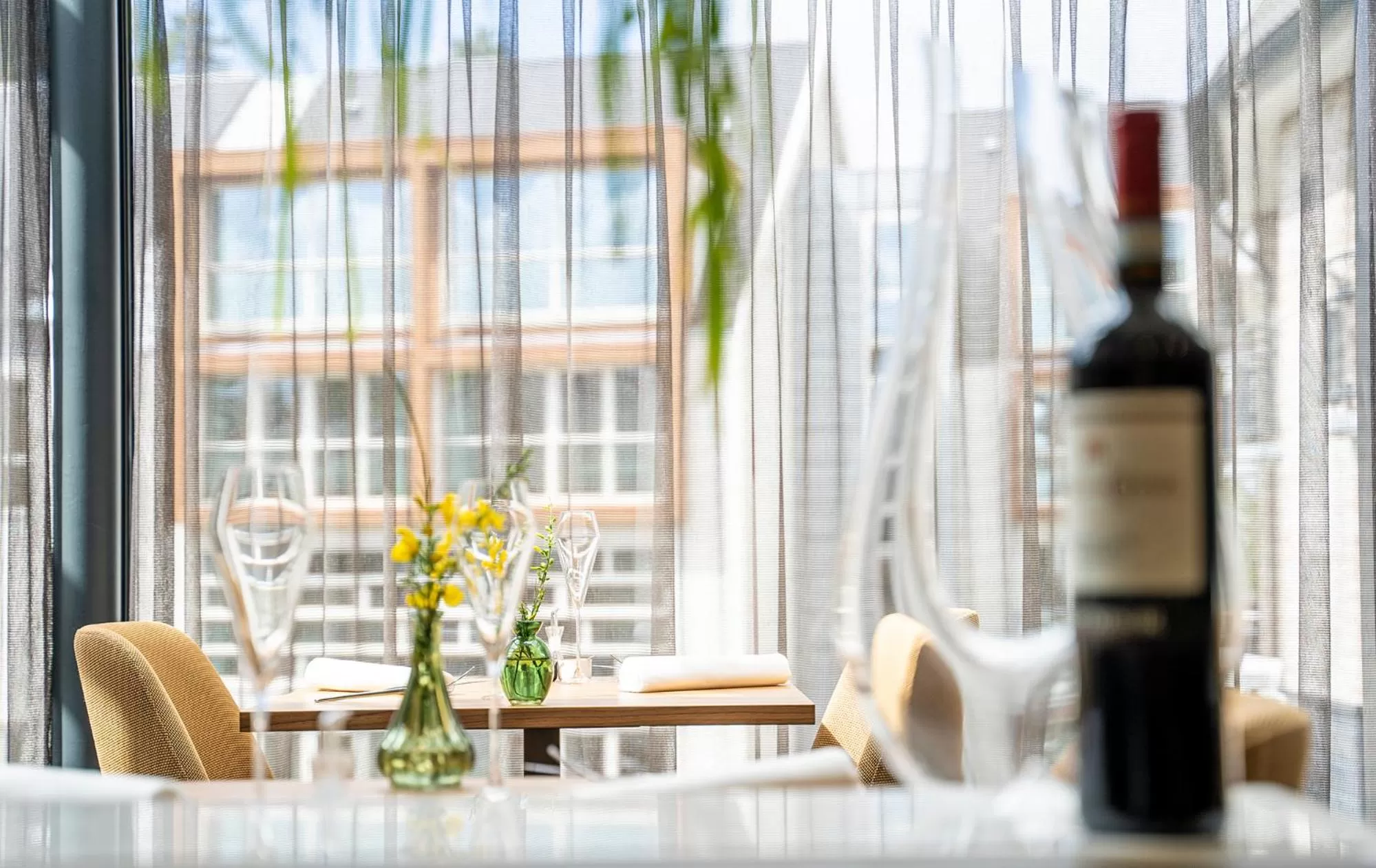 Restaurant/places to eat in blooming