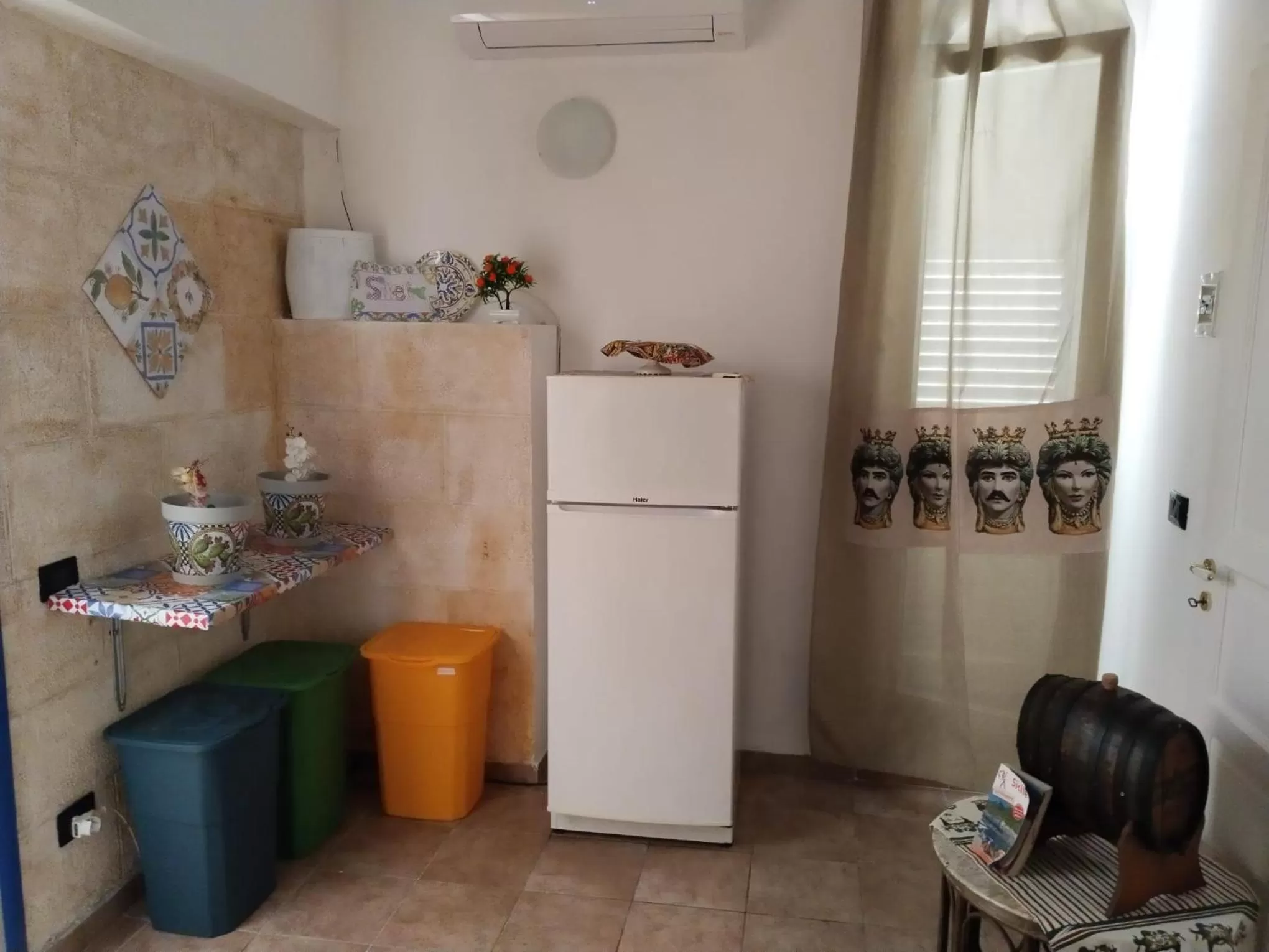 Breakfast, Kitchen/Kitchenette in B&B Sikelia