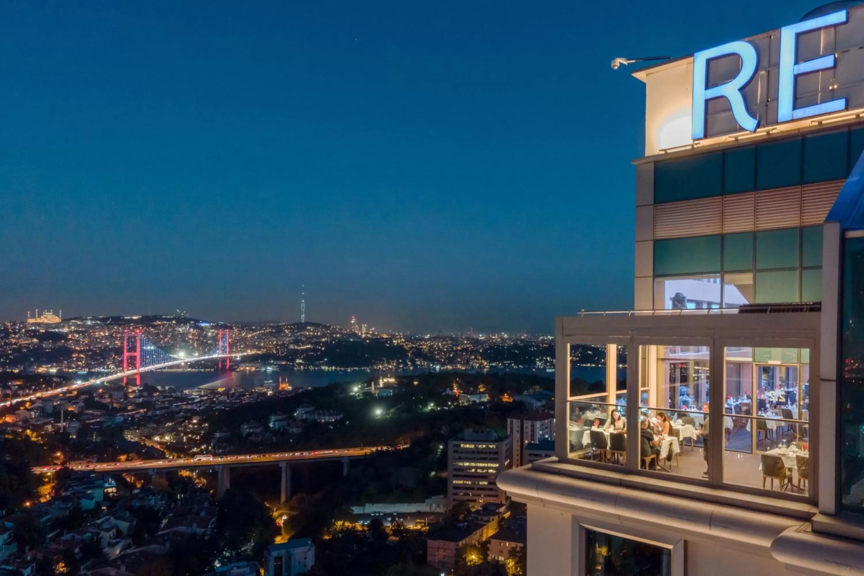 Lounge or bar in Renaissance Istanbul Polat Bosphorus Hotel