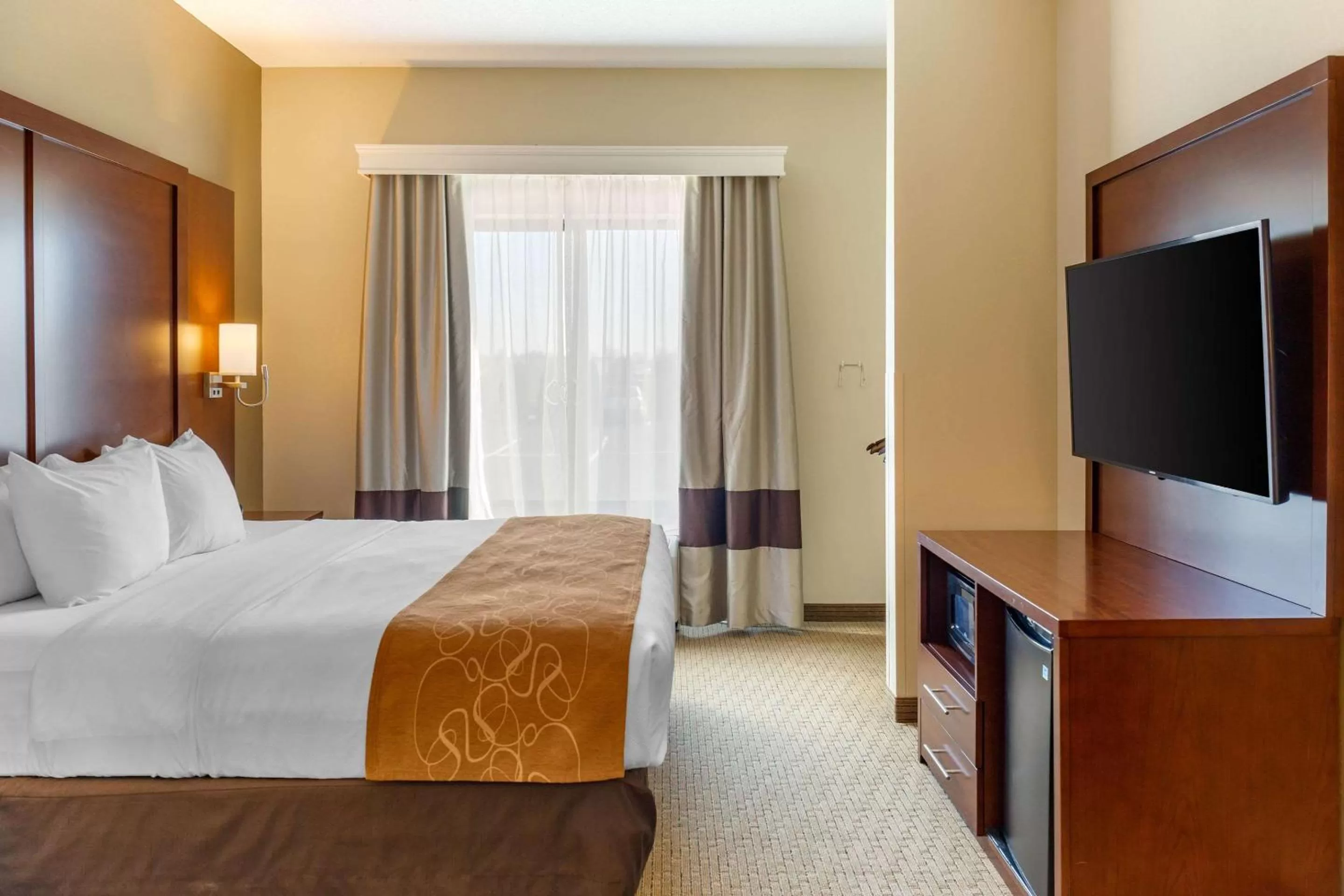 Bedroom, Bed in Comfort Suites Lancaster Amish Country