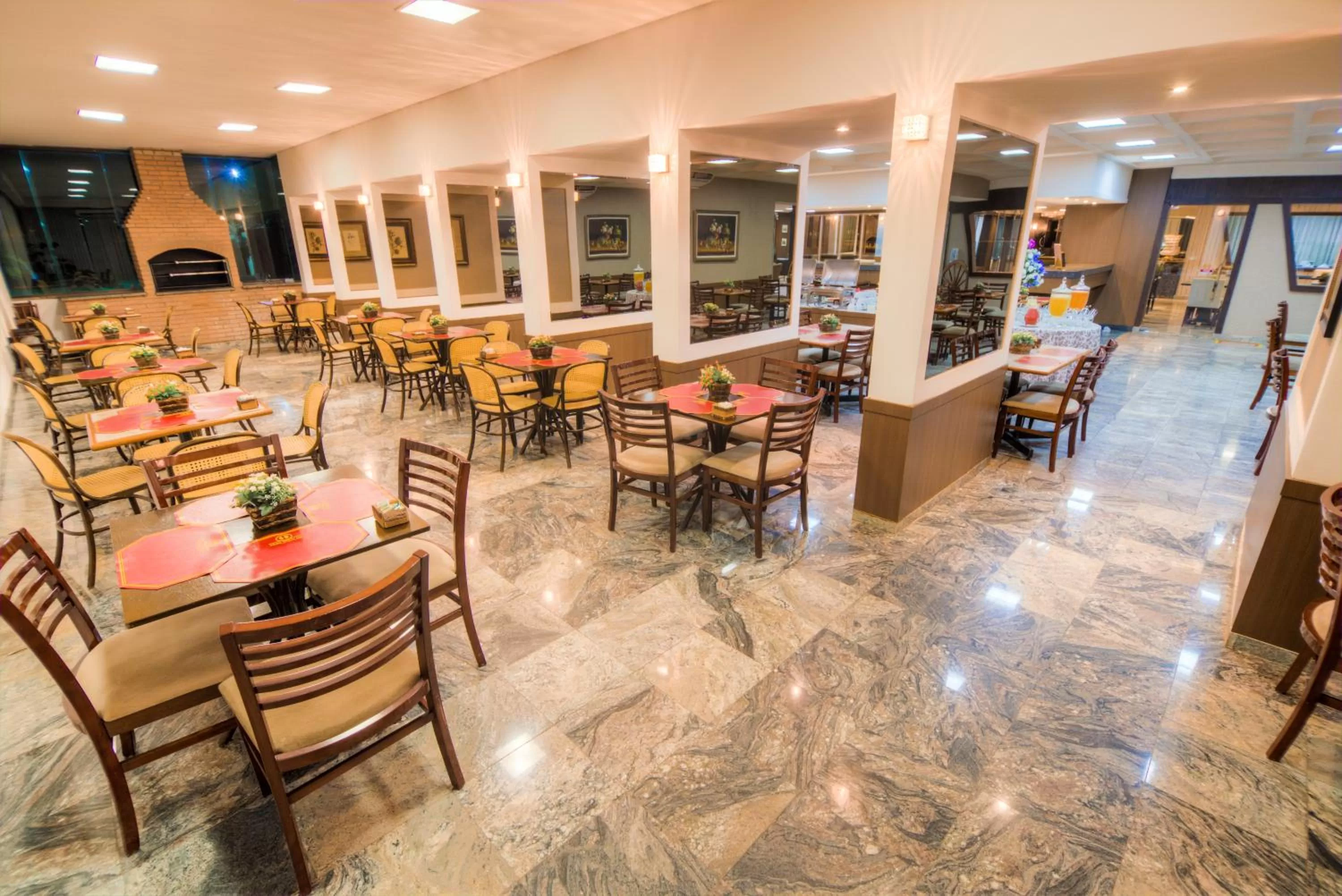 Restaurant/places to eat in Hotel Dan Inn Uberaba & Convenções By Nacional Inn