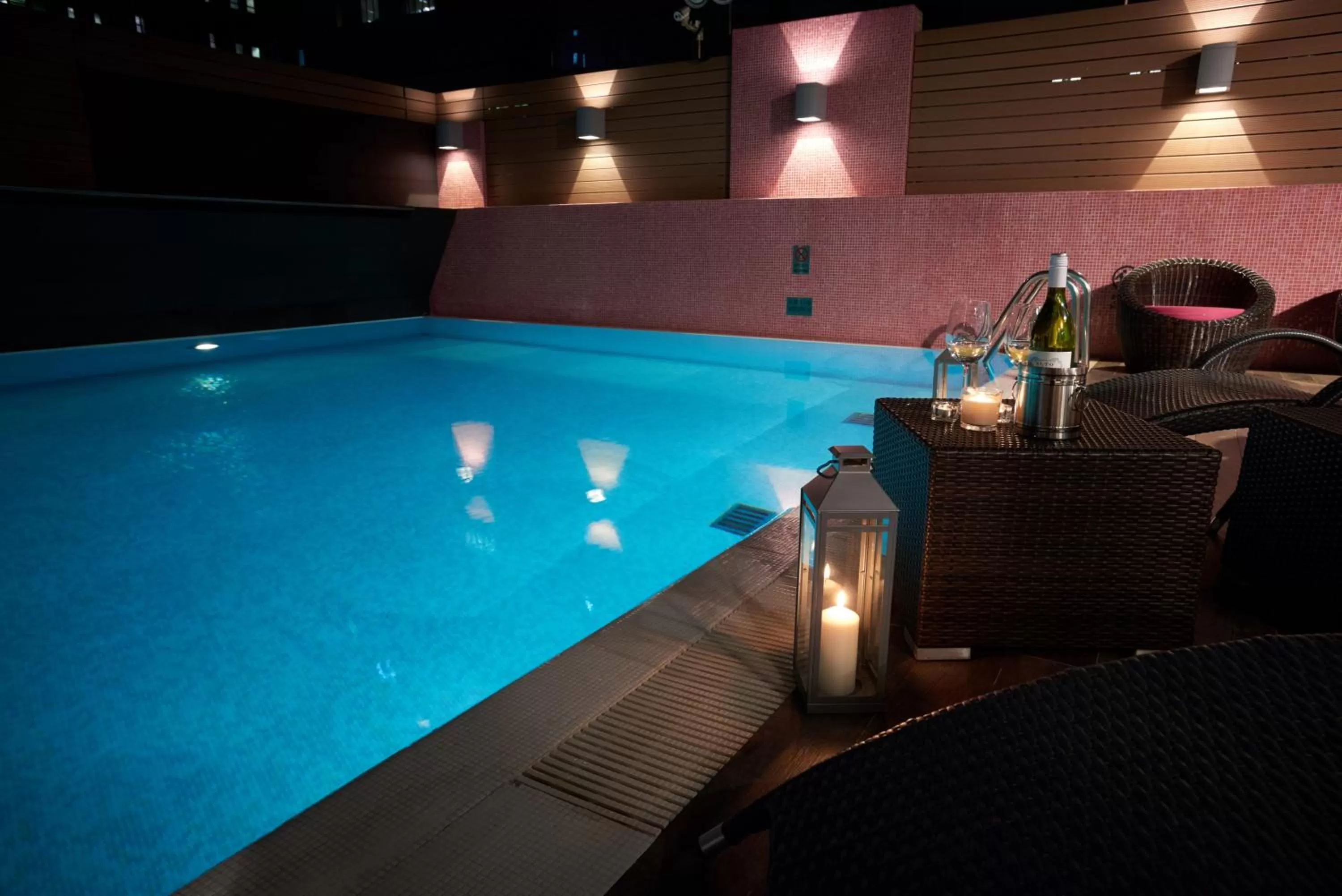 Swimming pool in Wharney Hotel