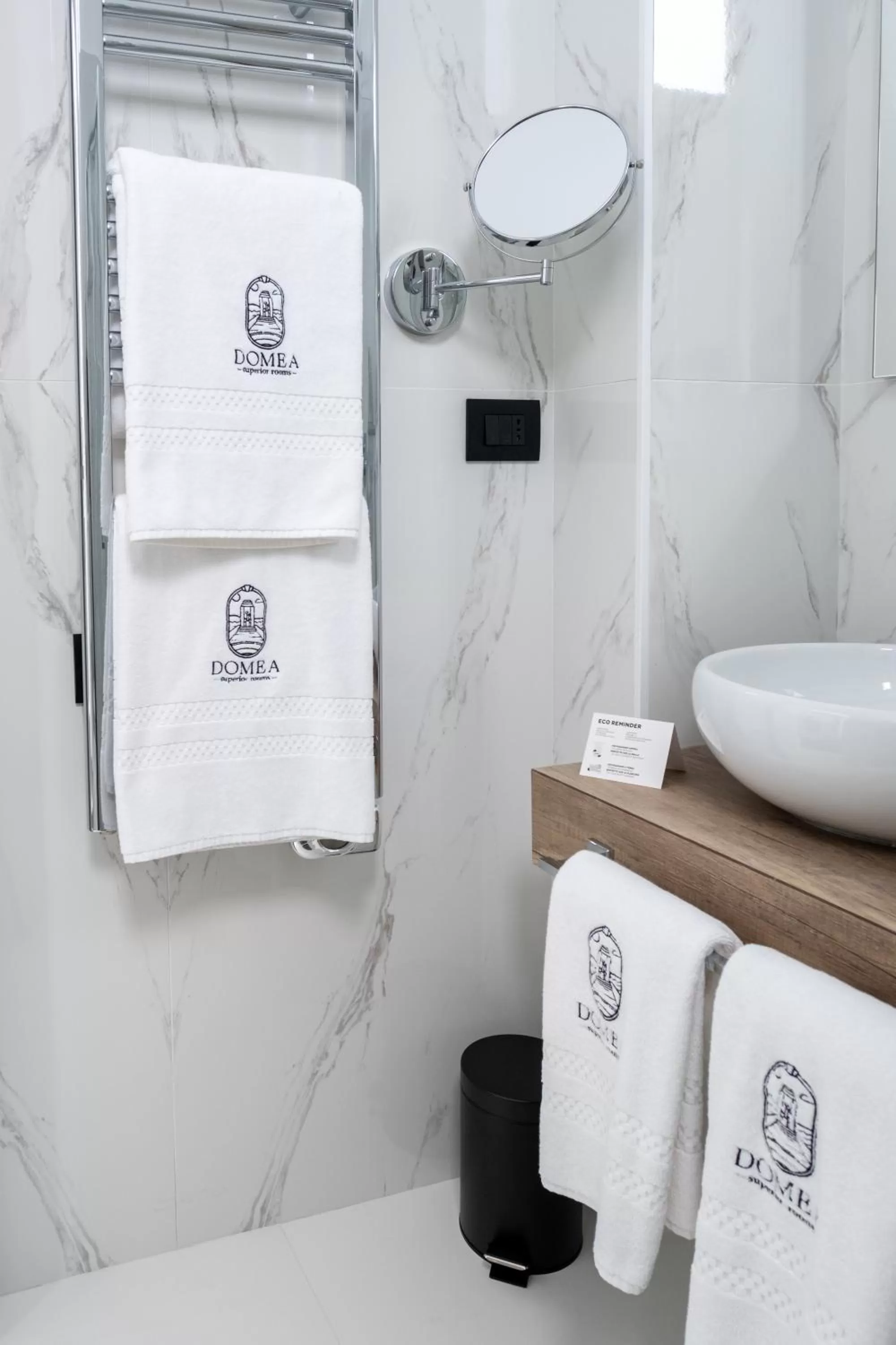 Shower in Domea Superior Rooms Bed and Breakfast