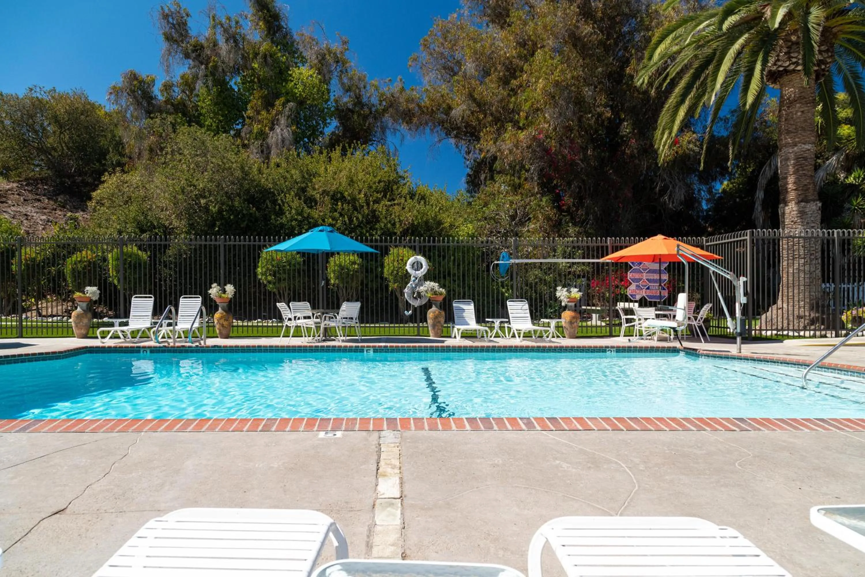 Swimming pool in San Clemente Inn
