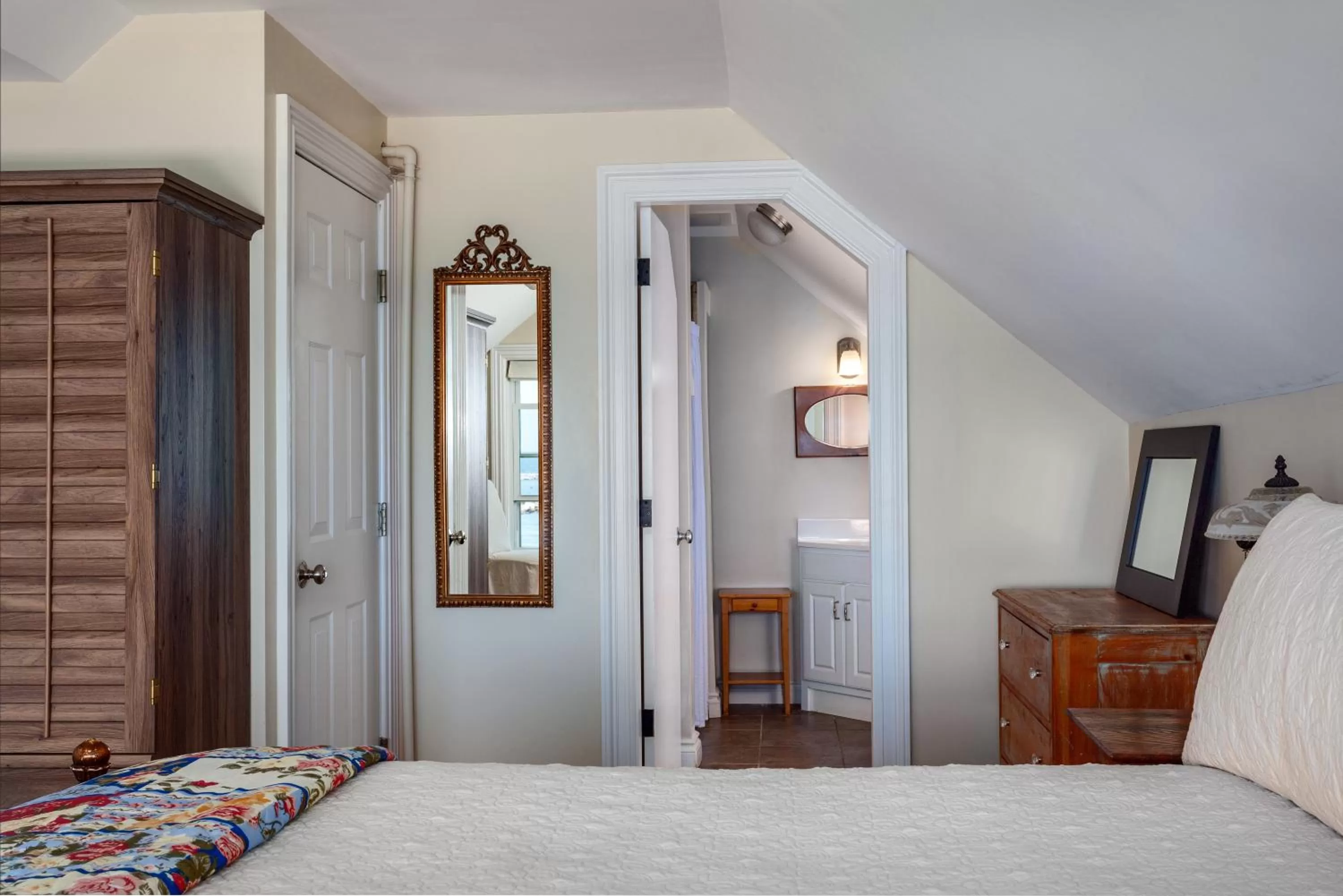 Bedroom, Bed in Avonlea