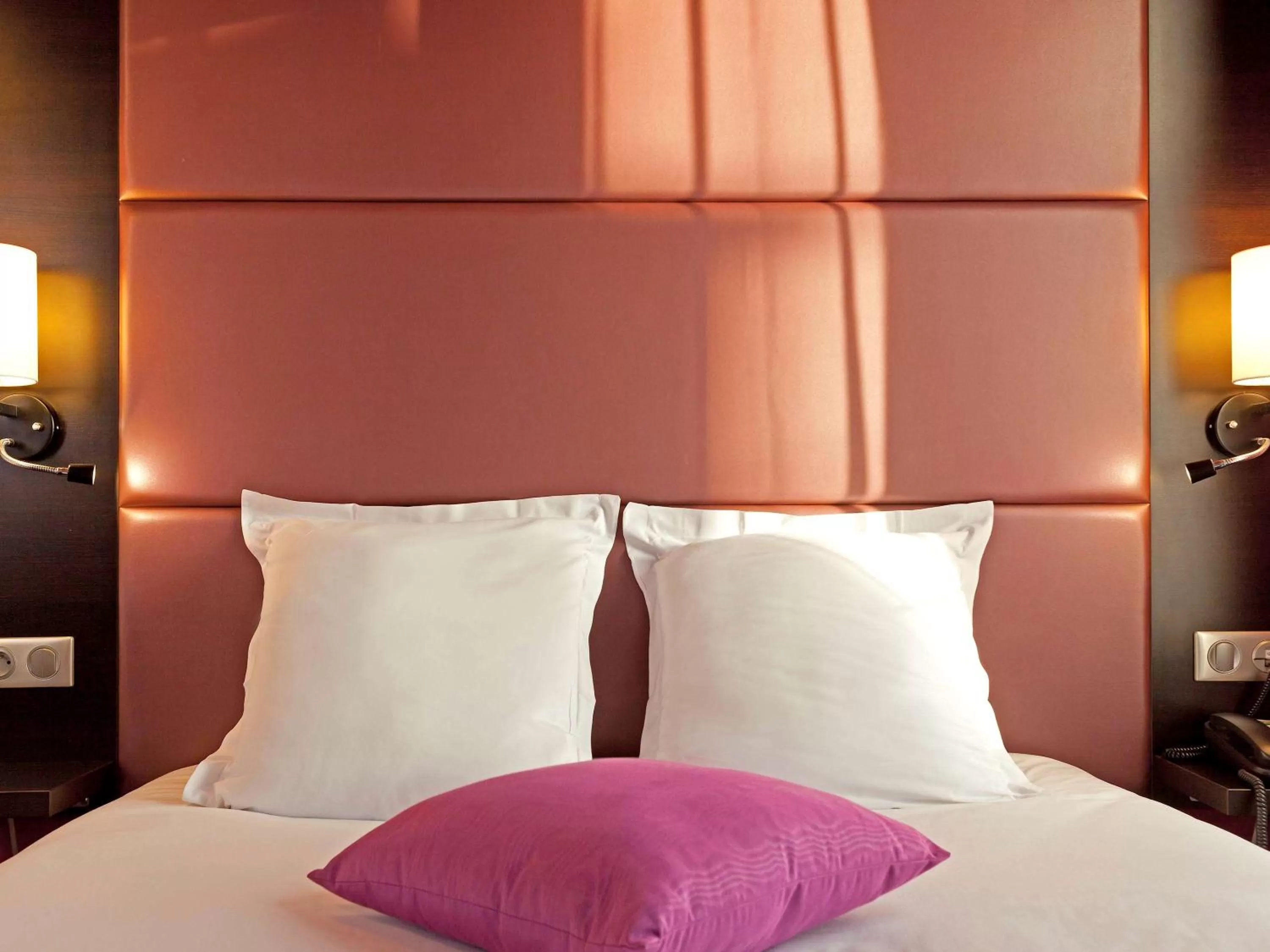 Property building, Bed in Ibis Styles Paris Pigalle Montmartre