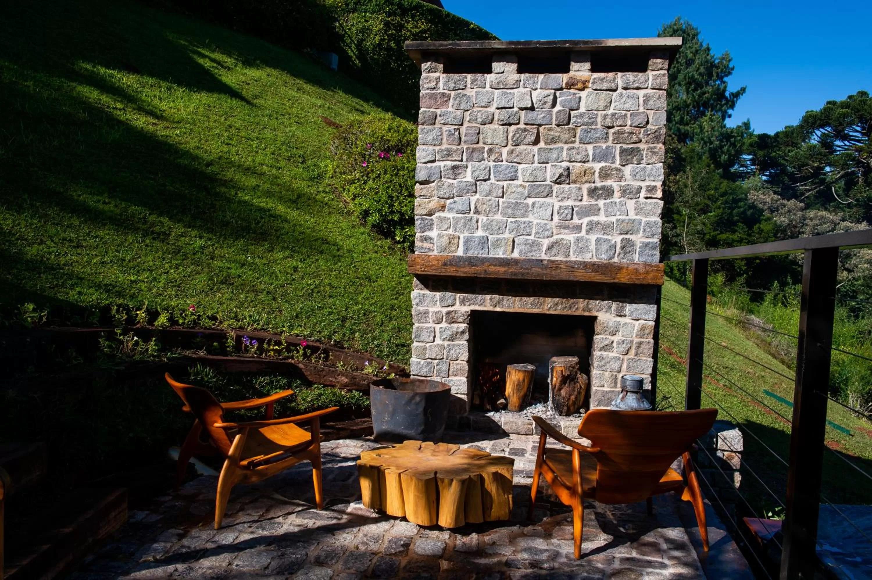 Hot Tub, Restaurant/Places to Eat in Pousada das Lavandas