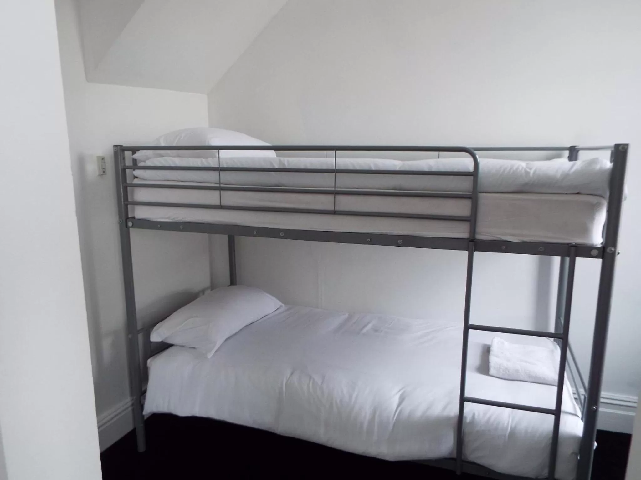Bed, Bunk Bed in Alfies Hotel