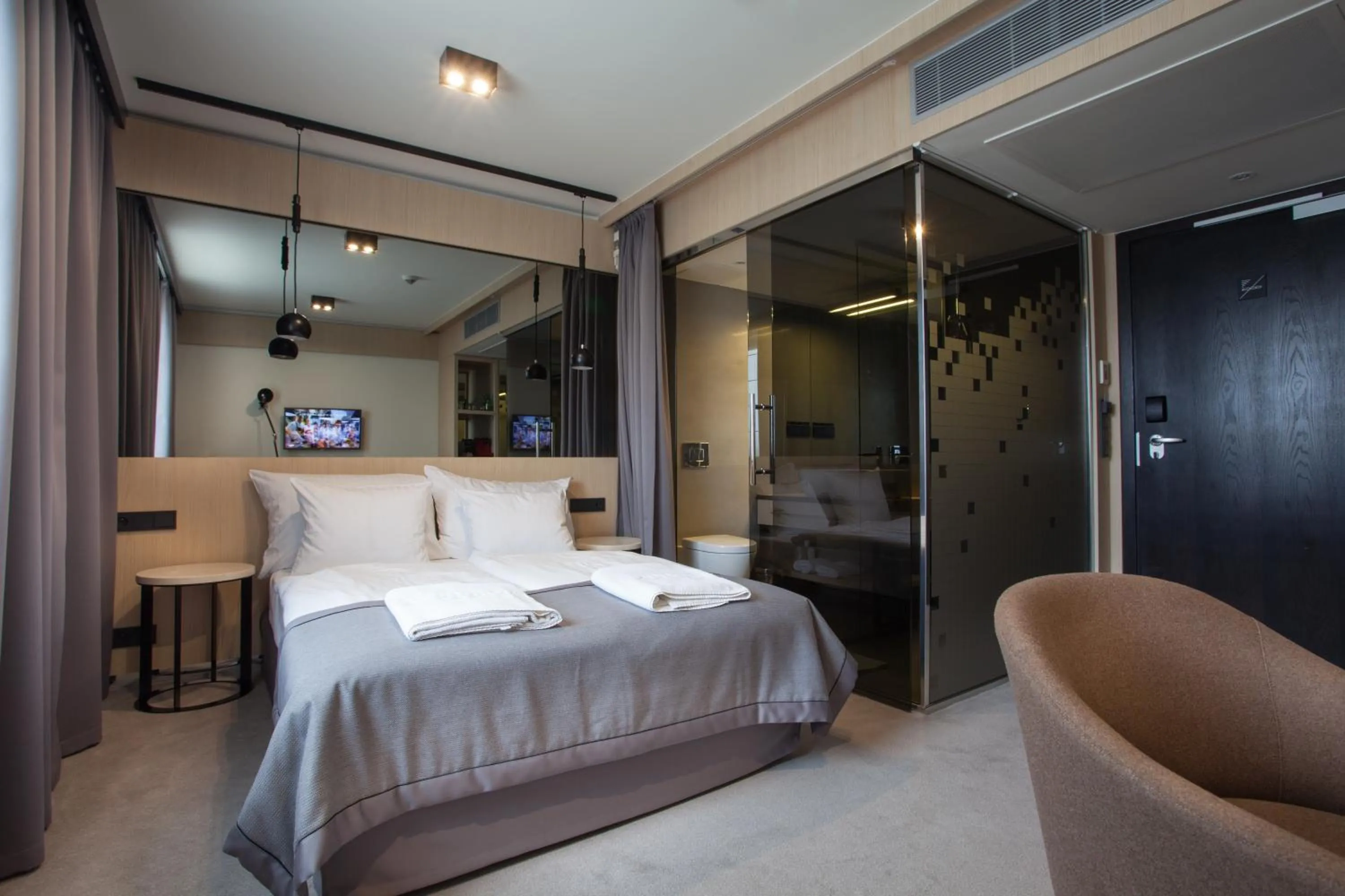 Photo of the whole room, Bed in Ilonn Hotel