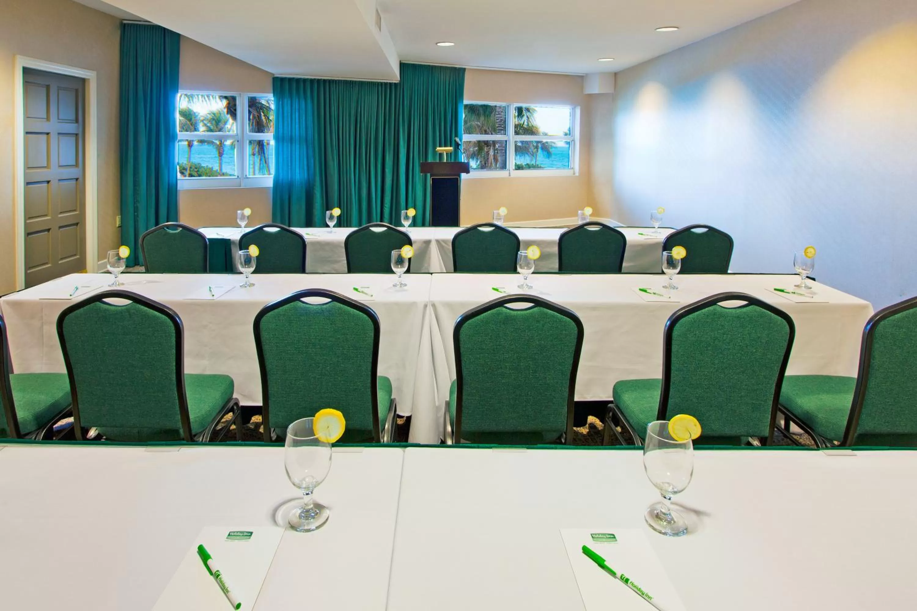 Meeting/conference room in Holiday Inn Miami Beach-Oceanfront by IHG