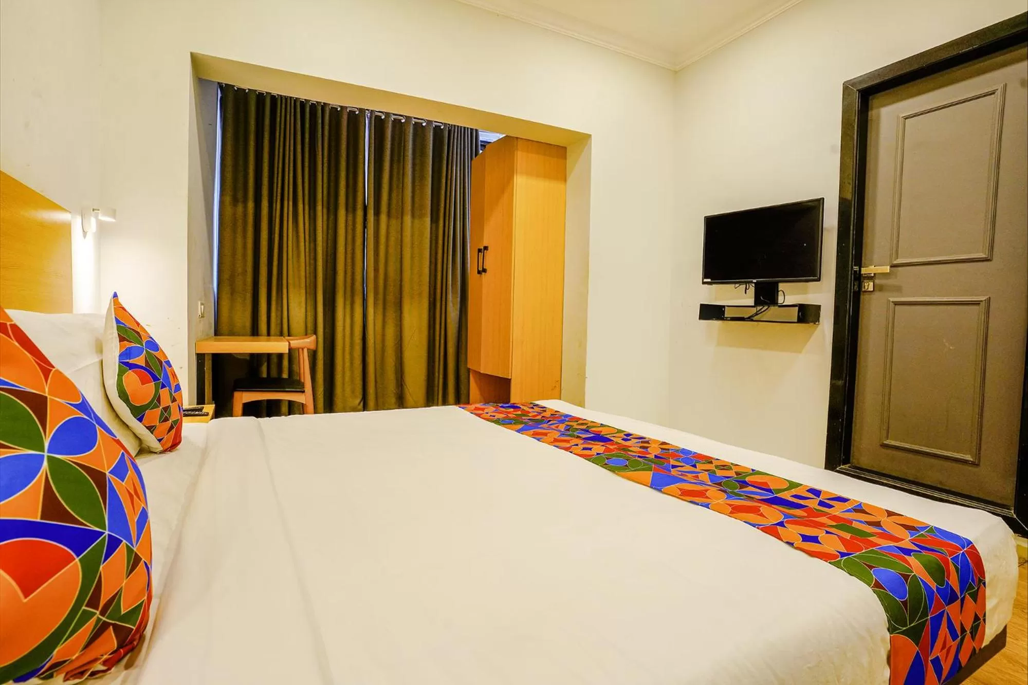 Communal lounge/ TV room, Bed in FabExpress Highway Residency