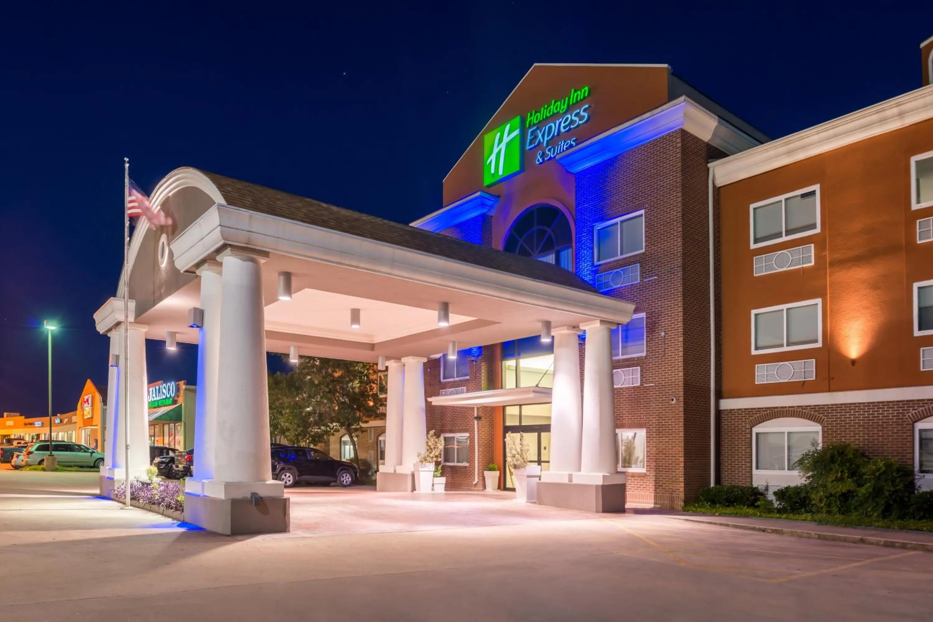 Property building in Holiday Inn Express Hotel & Suites Elgin by IHG